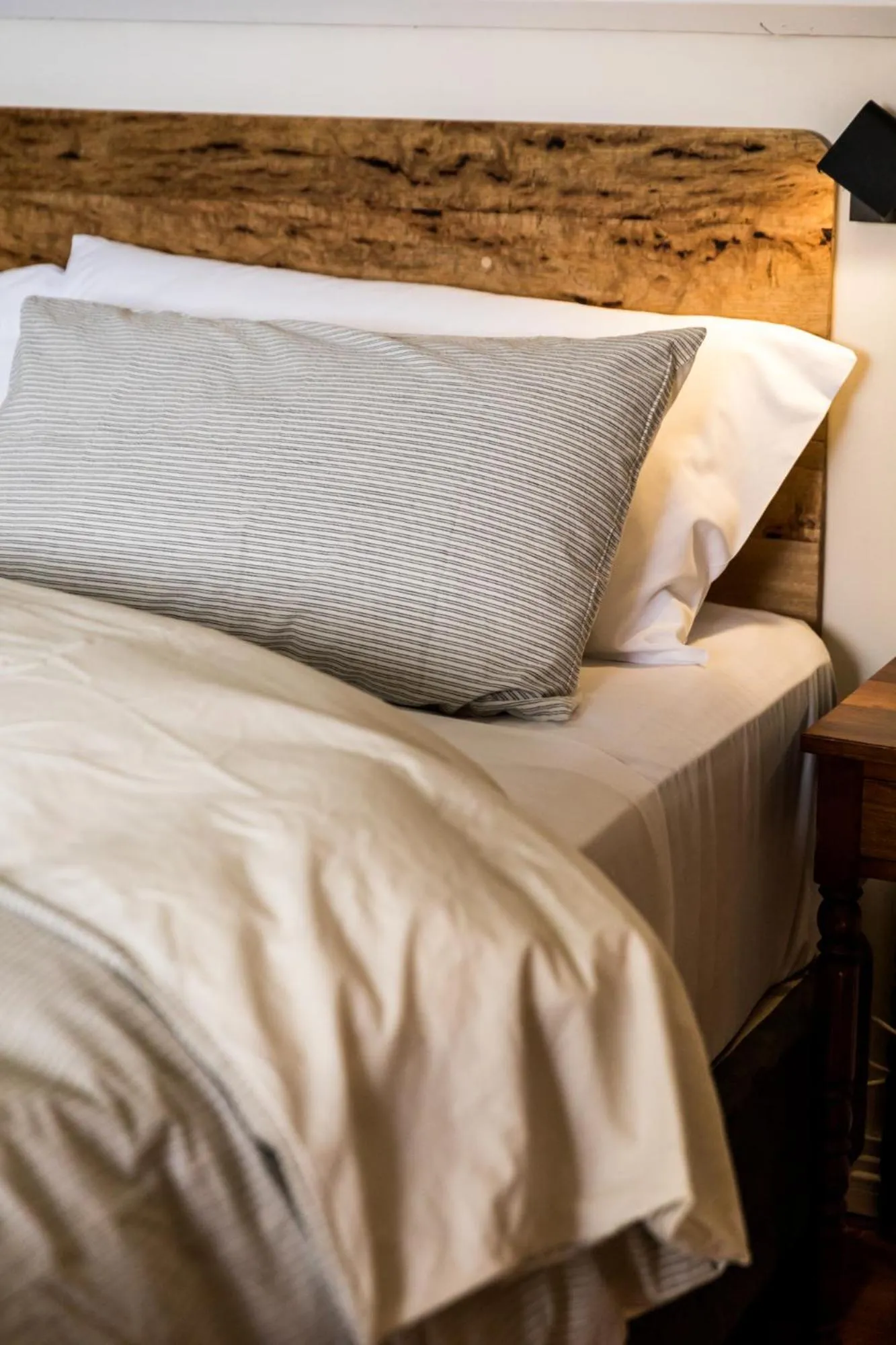 Bedroom, Bed in Daisy Bank Cottages