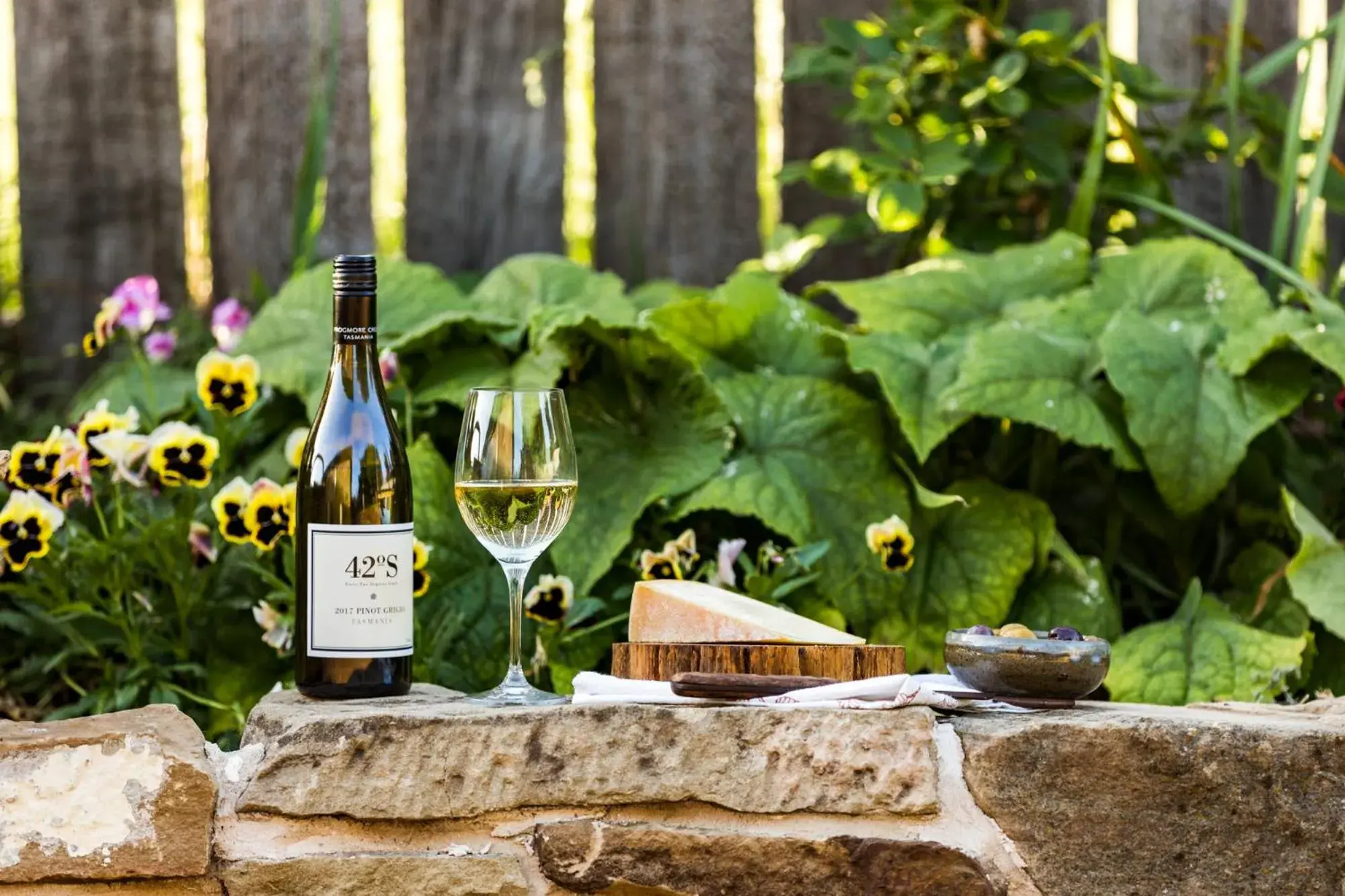 Family Room with Bath in Daisy Bank Cottages Family Room with Bath in Daisy Bank Cottages