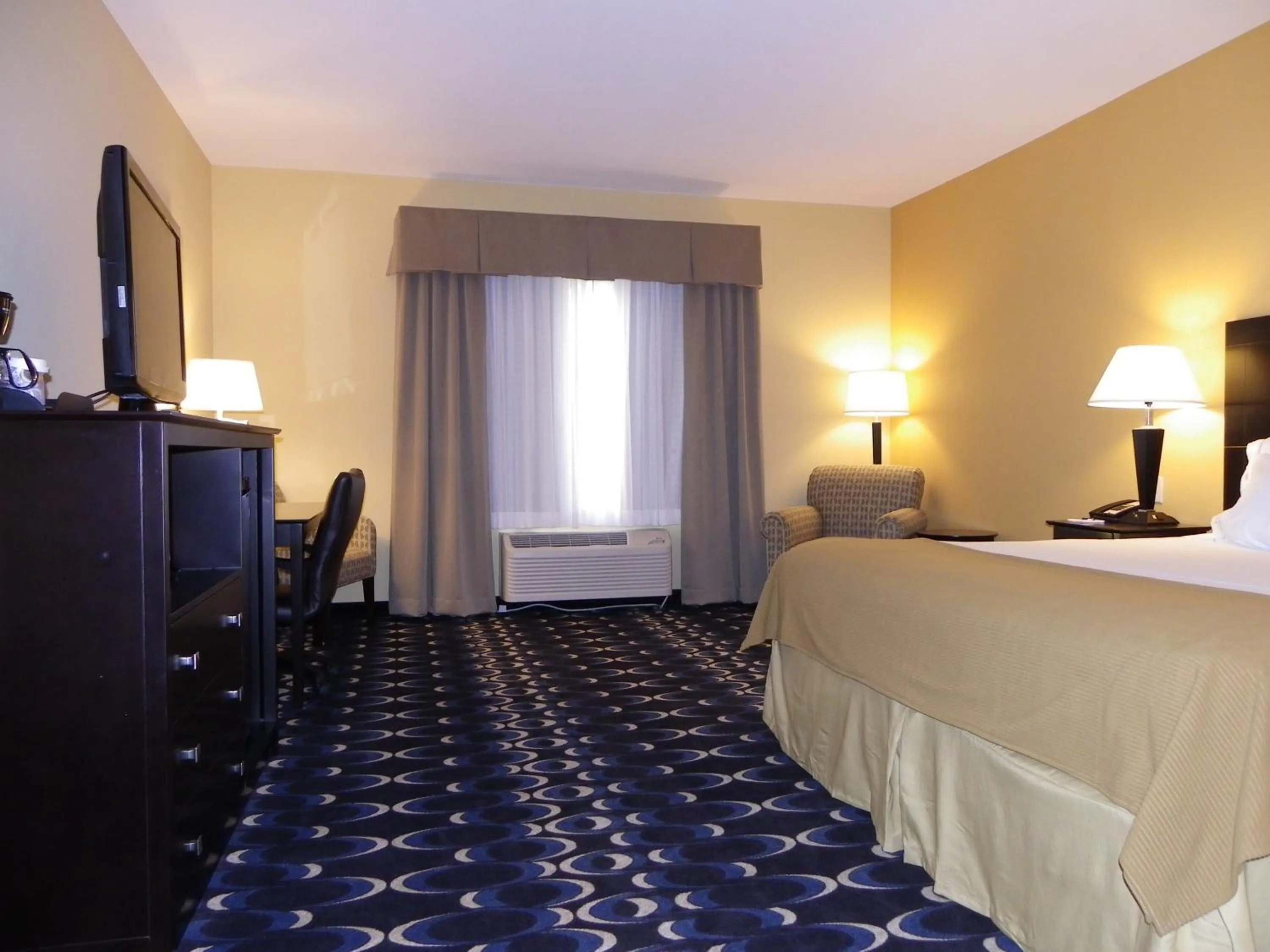 TV and multimedia, Bed in Holiday Inn Express Las Cruces North by IHG