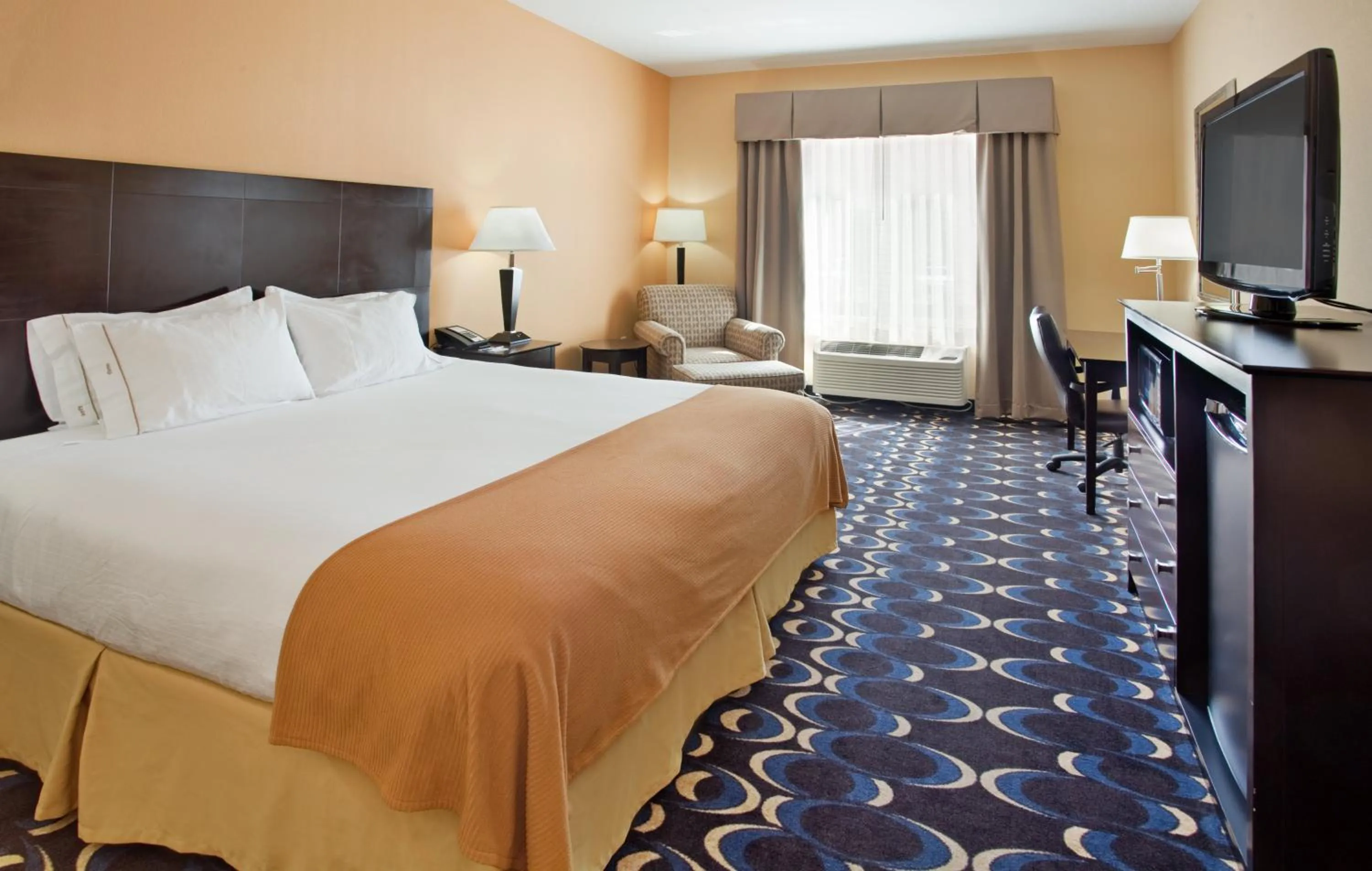 Photo of the whole room, Bed in Holiday Inn Express Las Cruces North by IHG