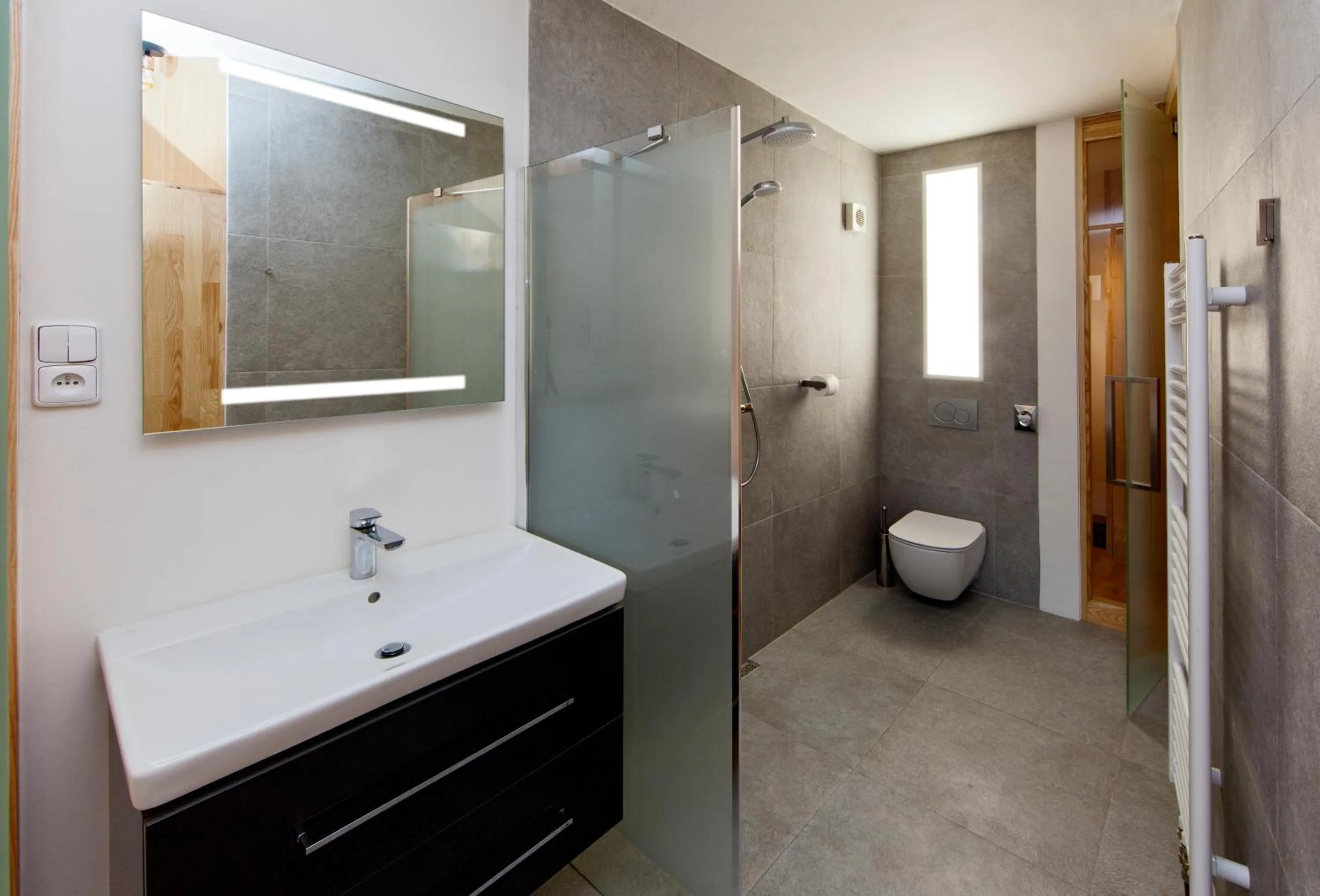 Shower in Hotel Wolf