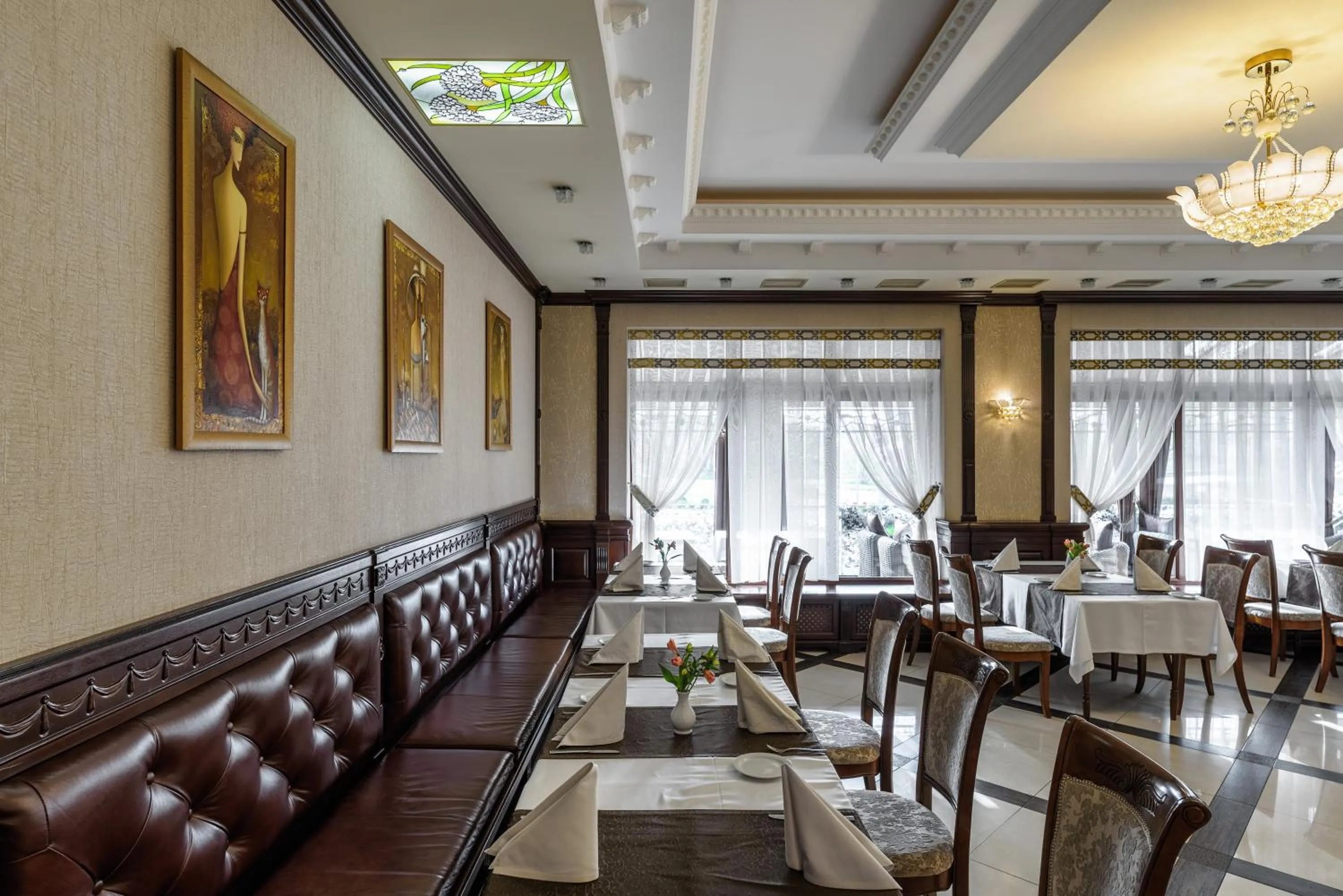 Status Hotel