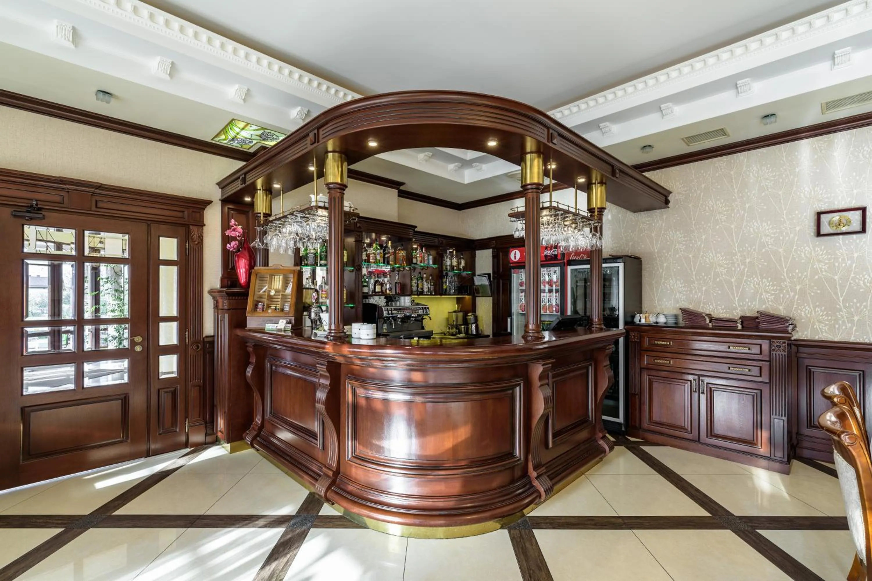 Status Hotel