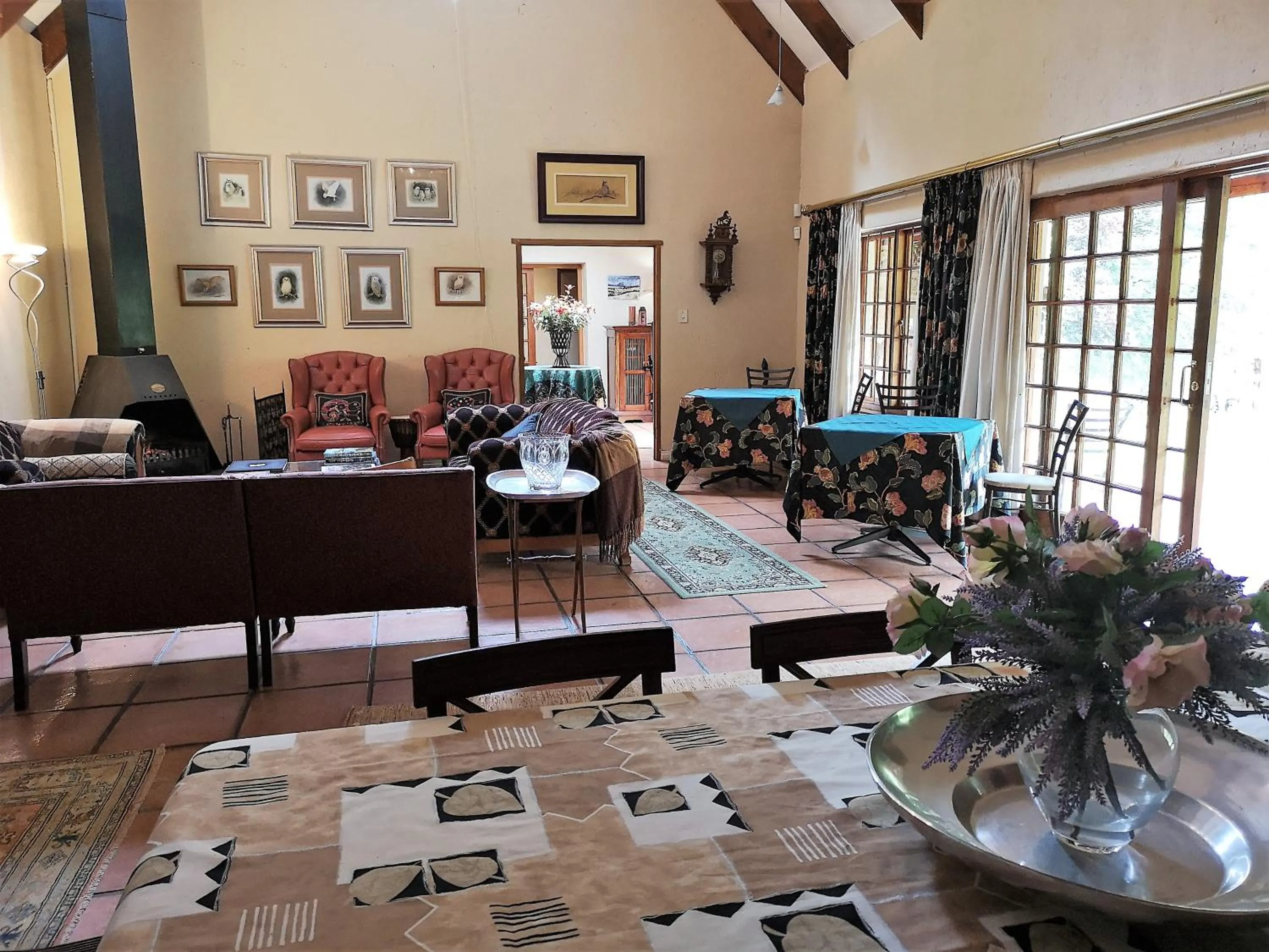 Communal lounge/ TV room in Stonecutters Lodge