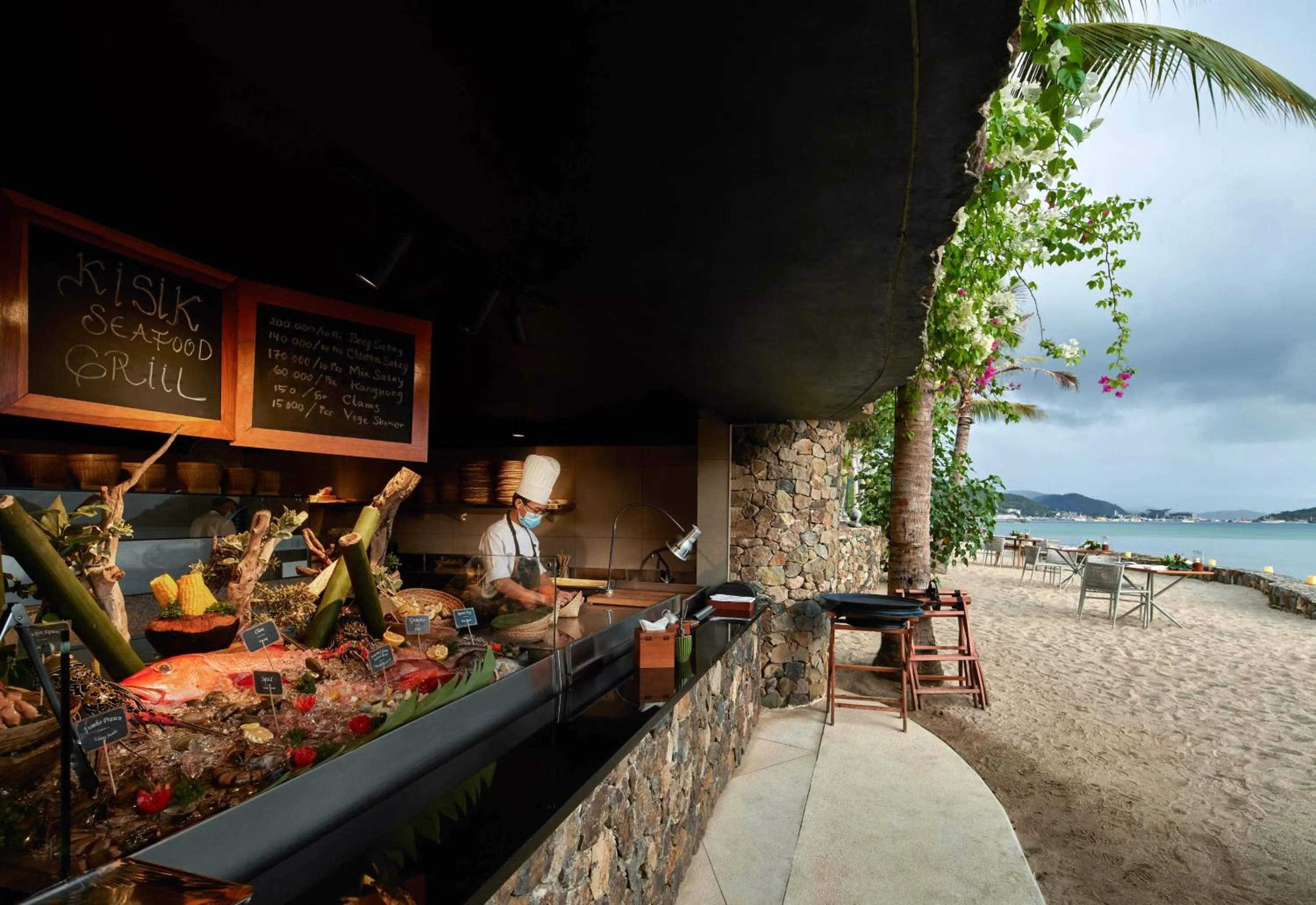 Restaurant/places to eat in AYANA Komodo Waecicu Beach