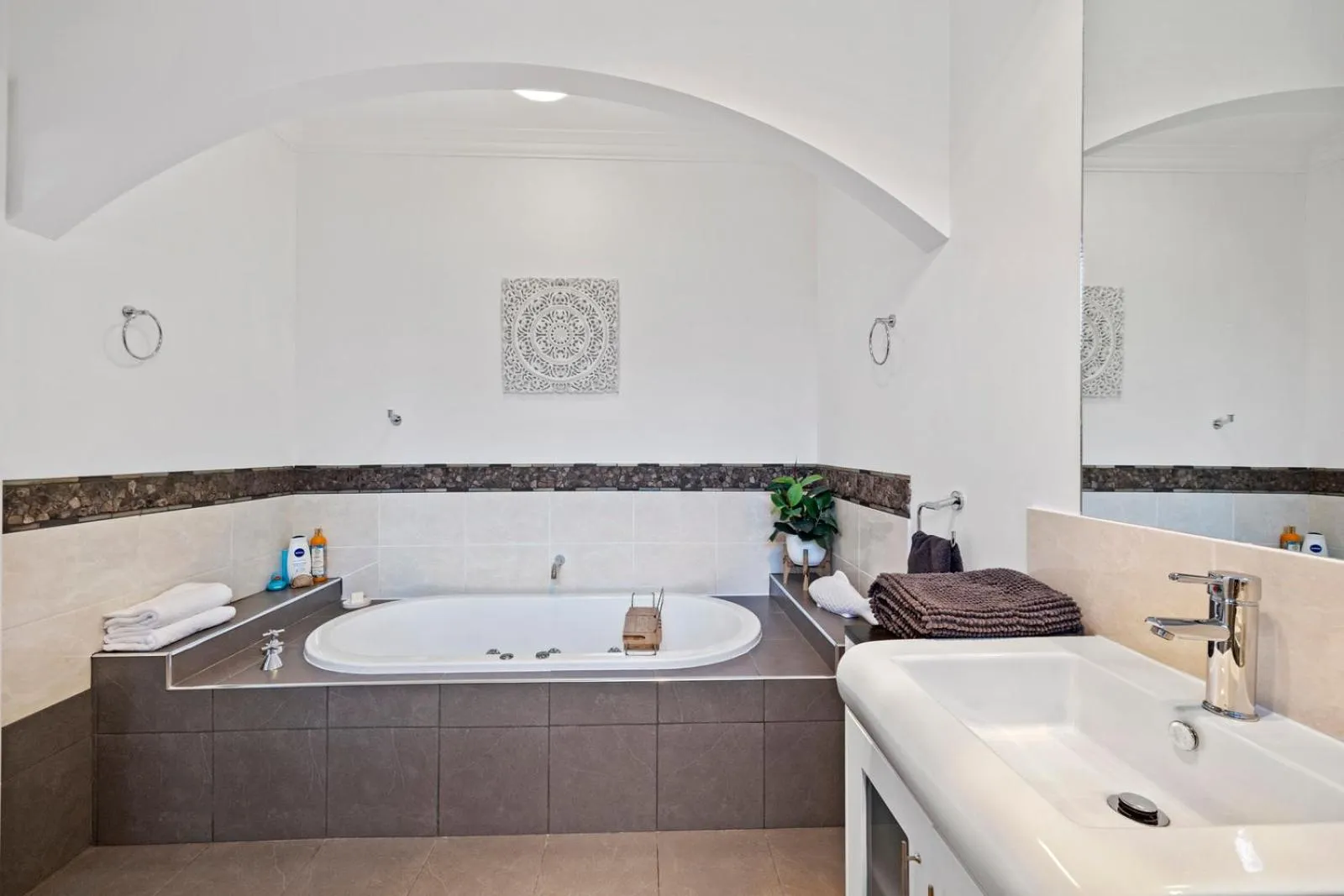 Bath in Elk Estate Luxury Holiday Home