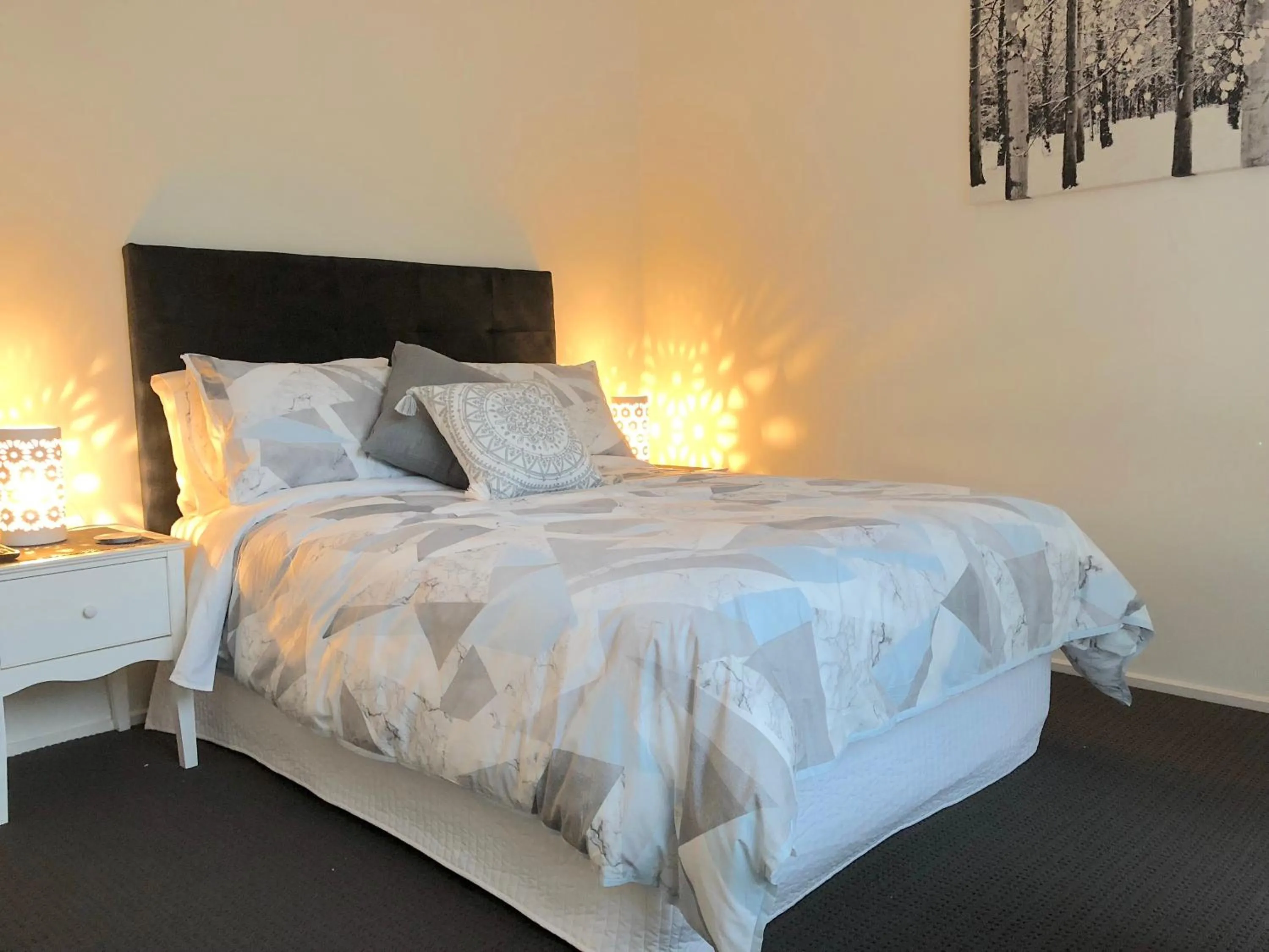 Bedroom, Bed in Elk Estate Luxury Holiday Home