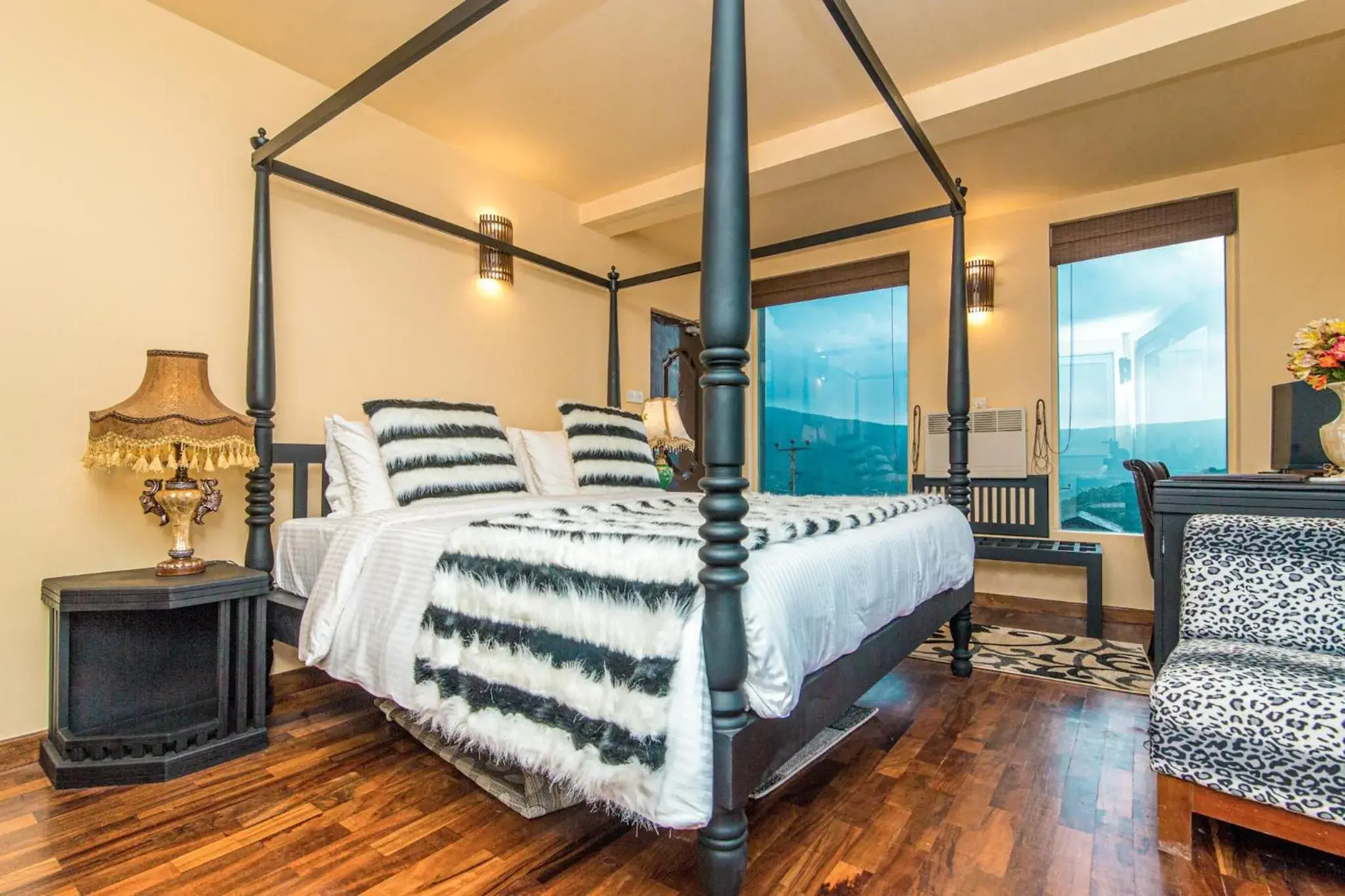 King Room with Mountain View in The Forest and Lake by Schofieldshire King Room with Mountain View in The Forest and Lake by Schofieldshire