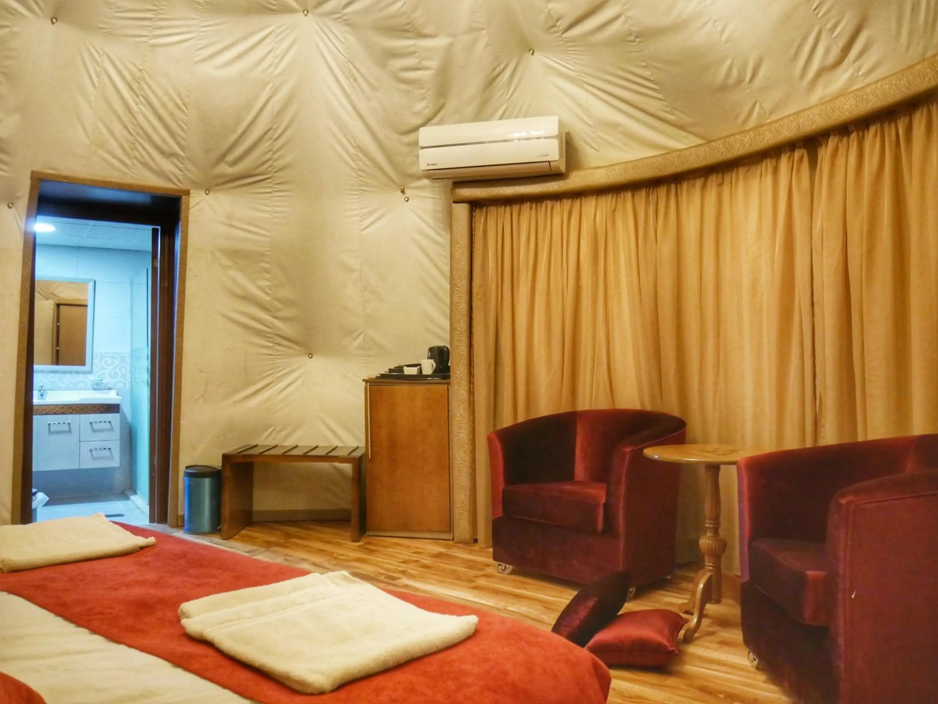 Living room, Bed in Mazayen Rum Camp