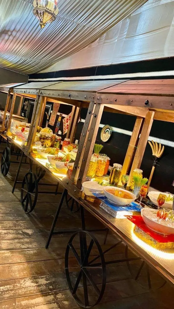 Restaurant/places to eat in Mazayen Rum Camp