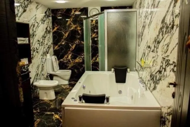 Shower in Mazayen Rum Camp