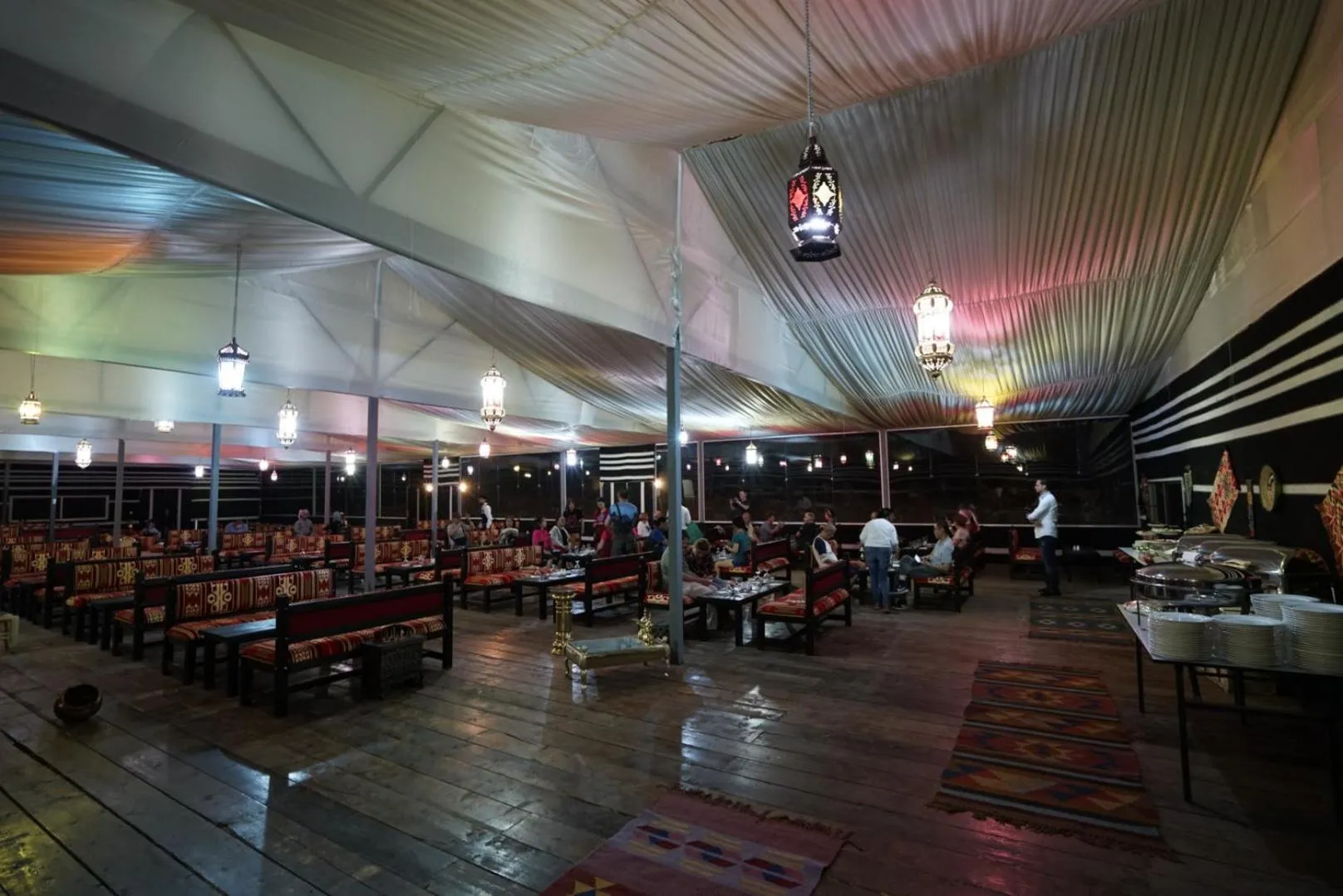 Restaurant/places to eat in Mazayen Rum Camp