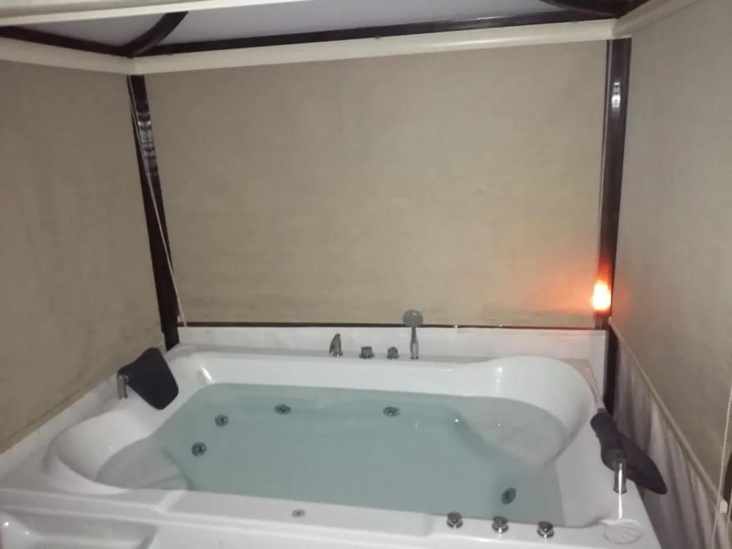 Hot Tub in Mazayen Rum Camp