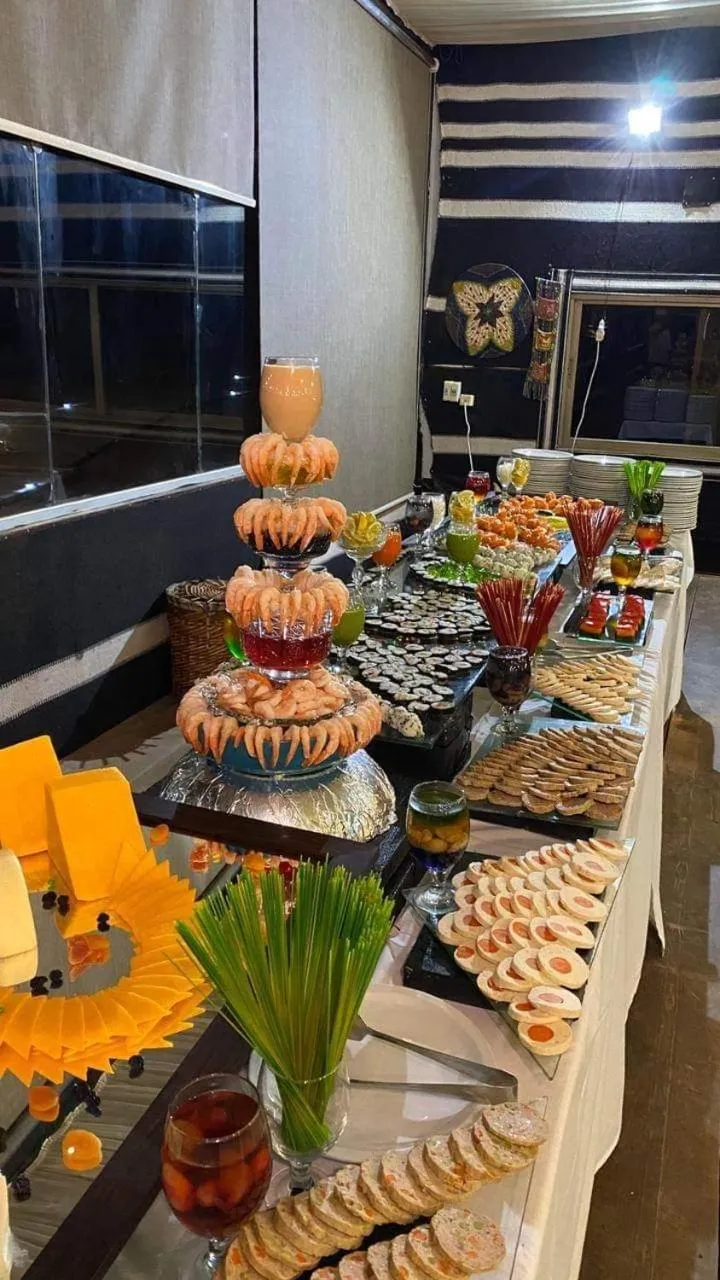 Restaurant/places to eat in Mazayen Rum Camp