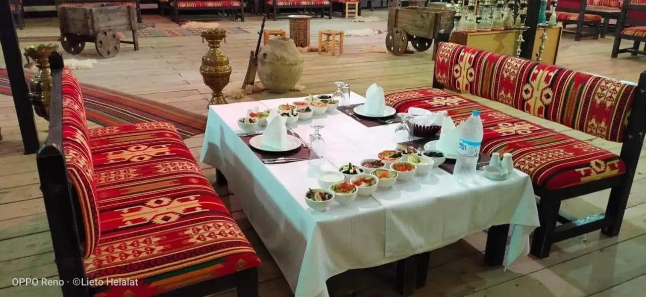 Restaurant/places to eat in Mazayen Rum Camp