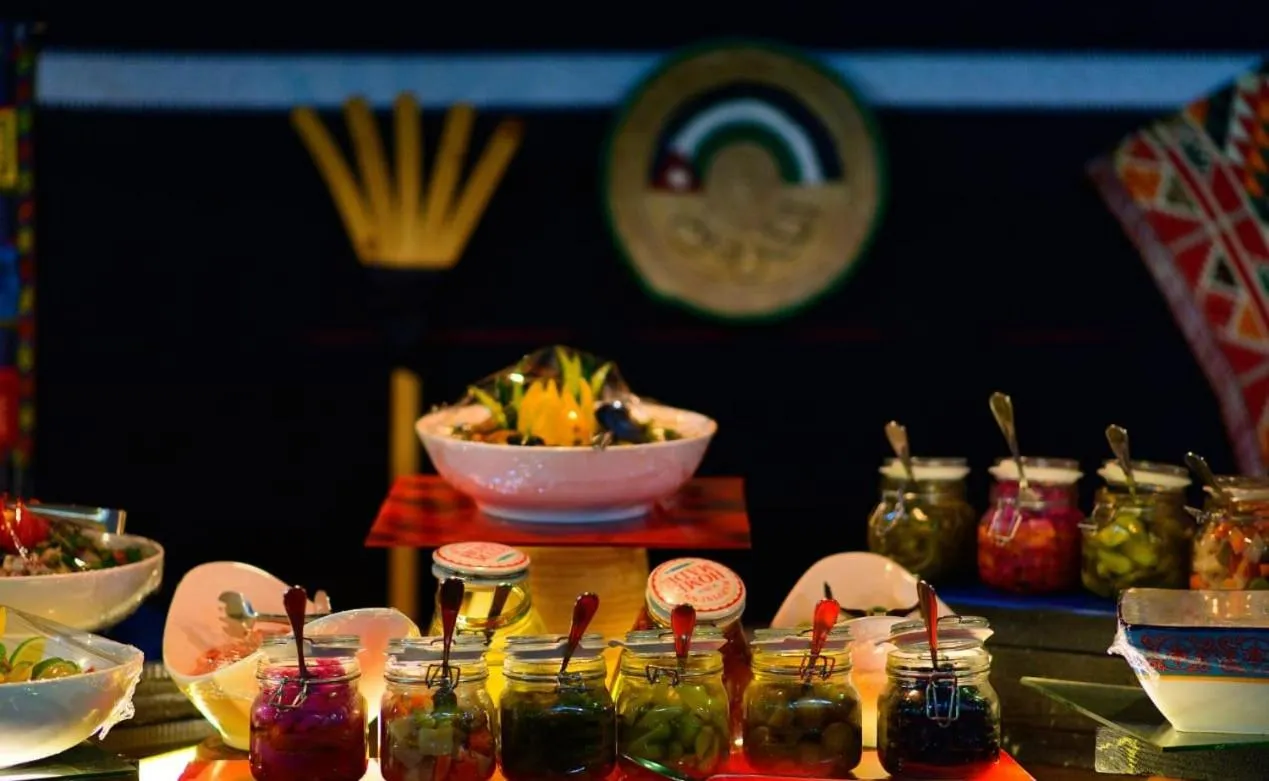 Restaurant/places to eat in Mazayen Rum Camp