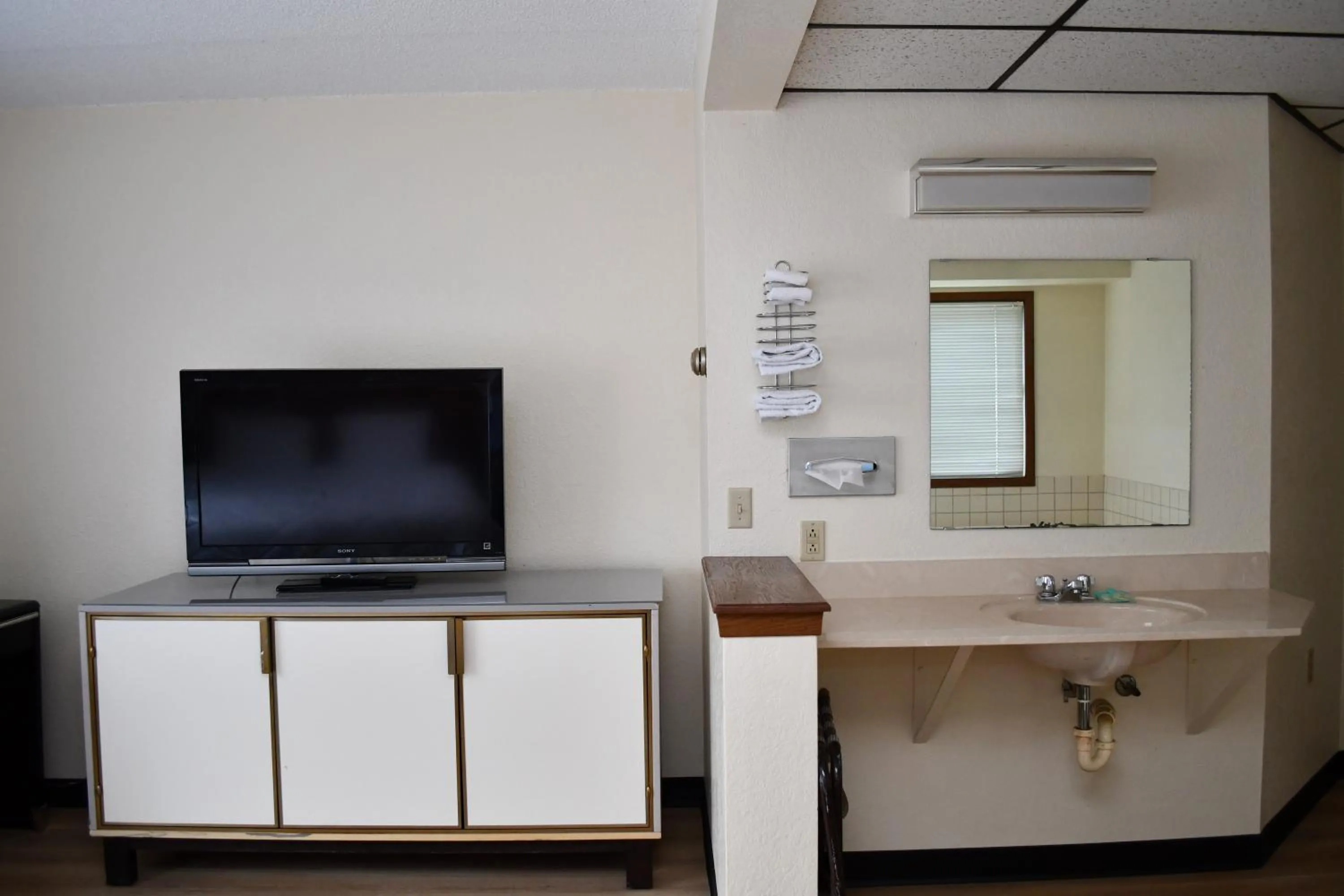 furniture in American Motel Waseca