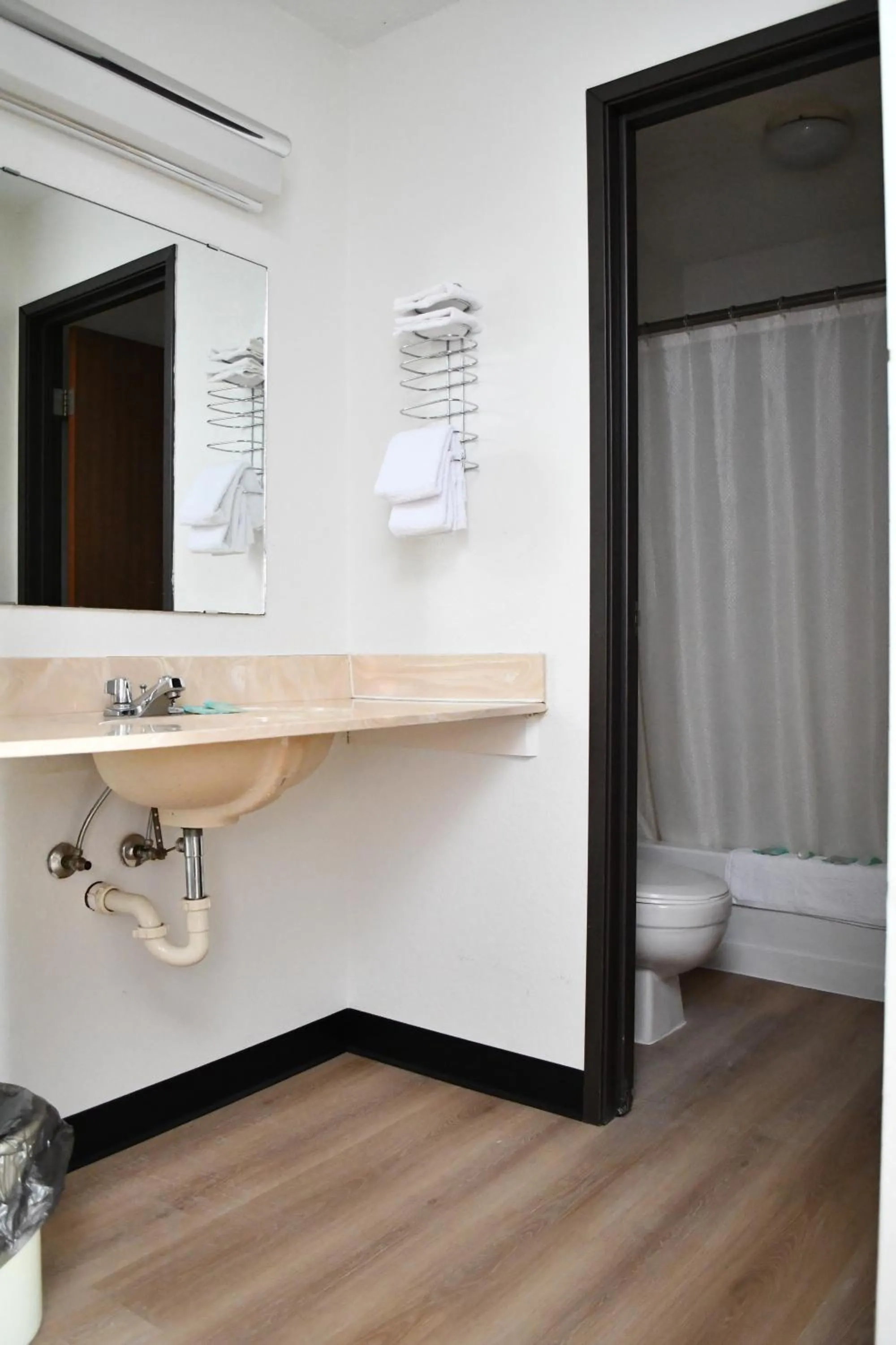 Bathroom in American Motel Waseca