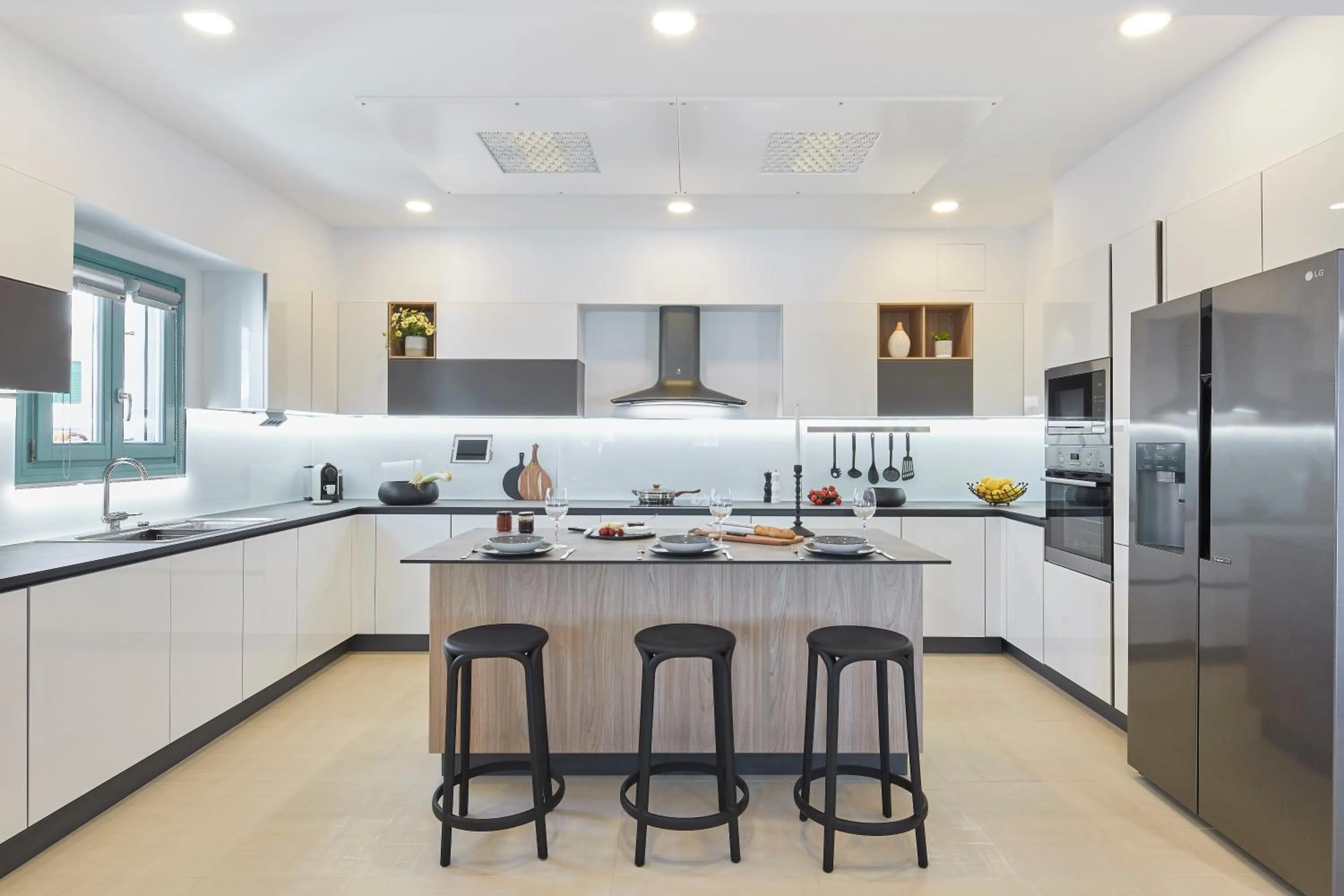 Breakfast in Almyriki Beach Villa