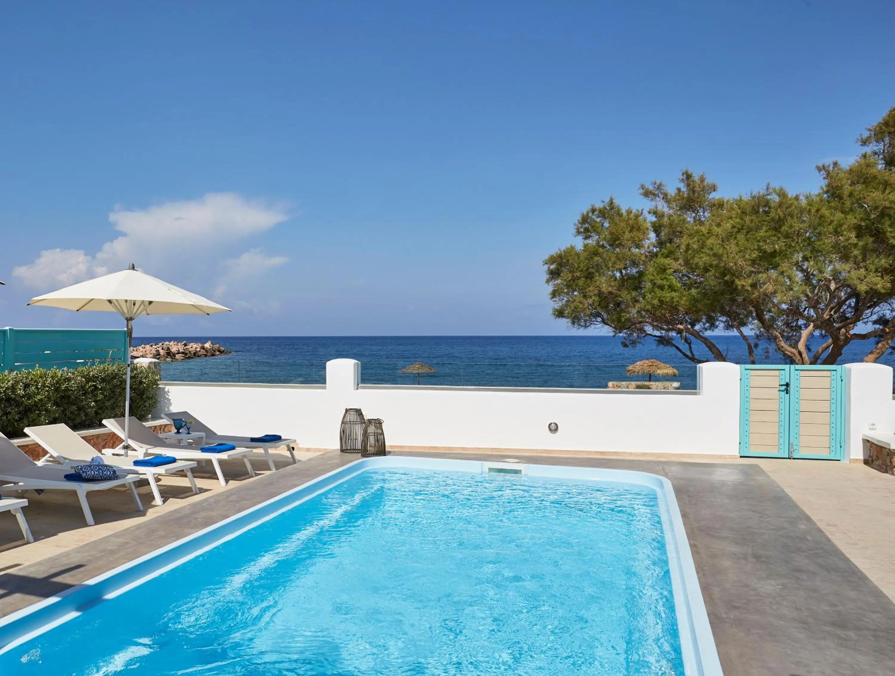 Swimming pool in Almyriki Beach Villa