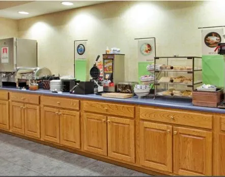 Kitchen/Kitchenette in Country Inn & Suites by Radisson, Somerset, KY