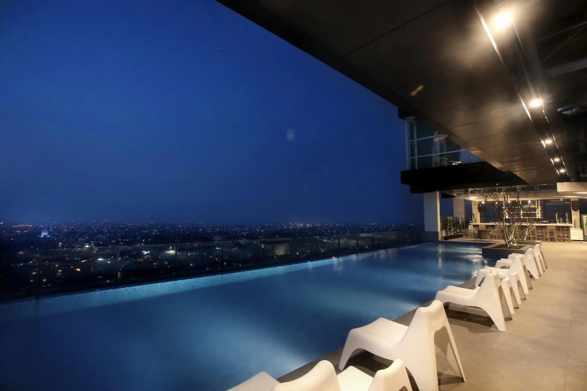 Night in The Zuri Hotel Palembang