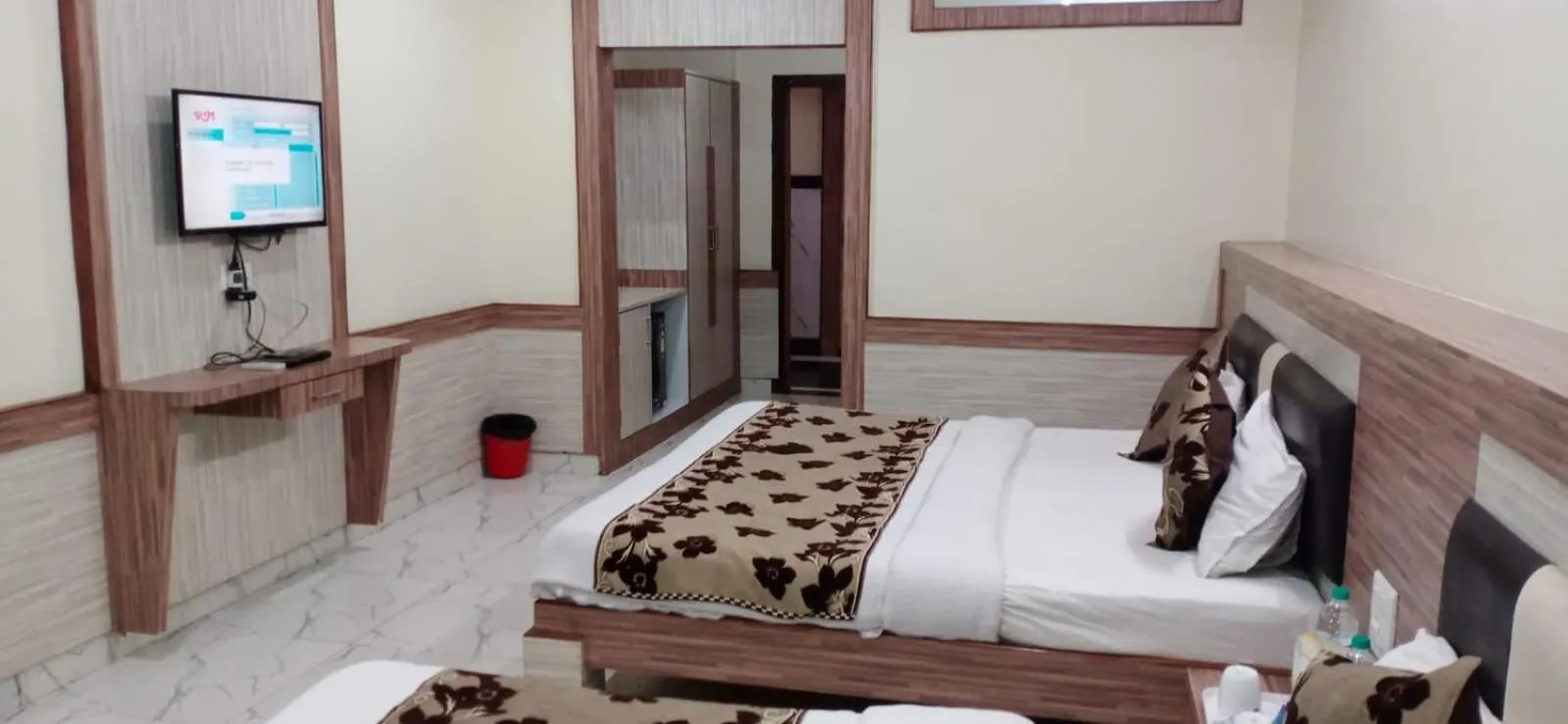 Bed in Hotel Metro Inn