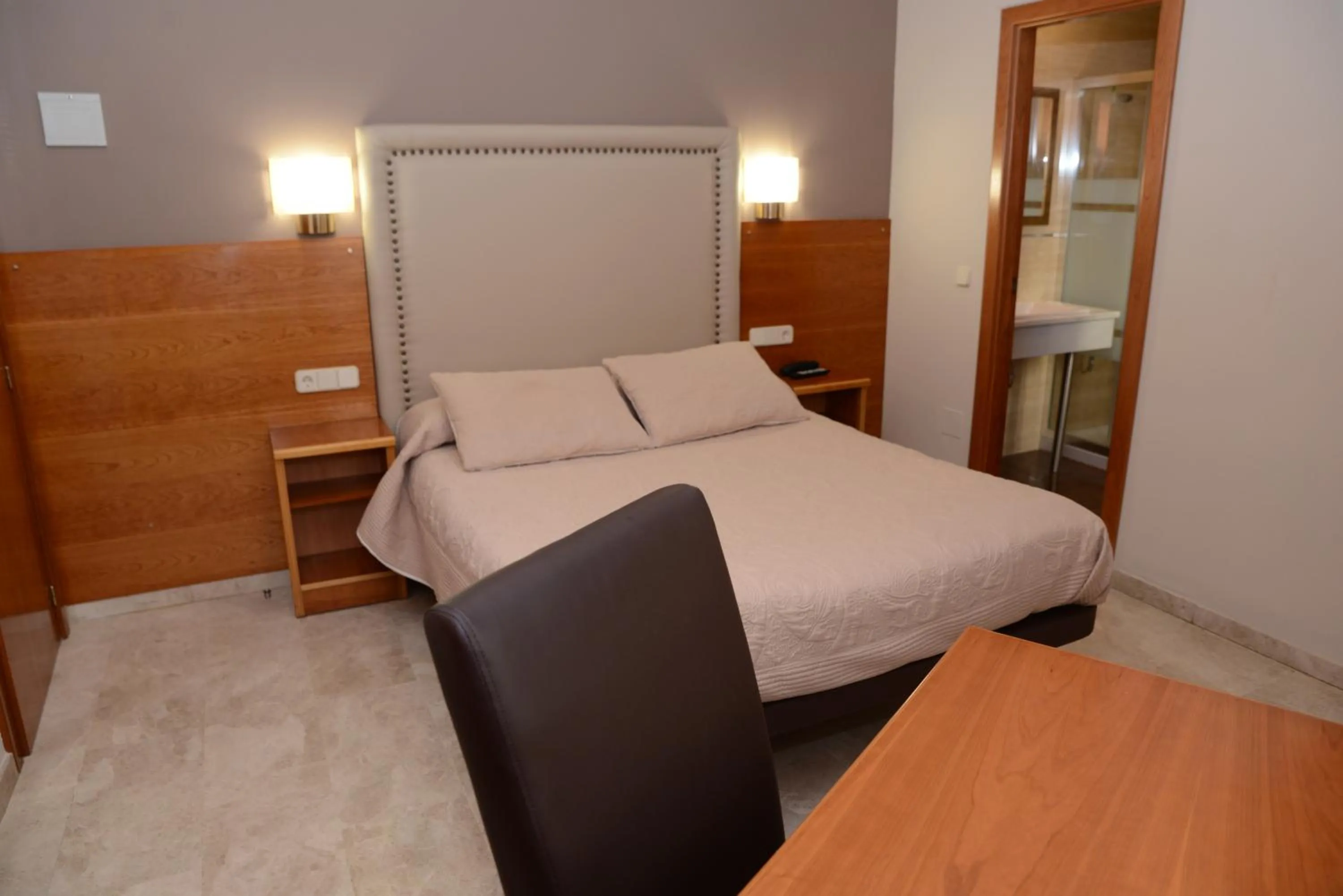 Bedroom, Bed in Hotel Escudero