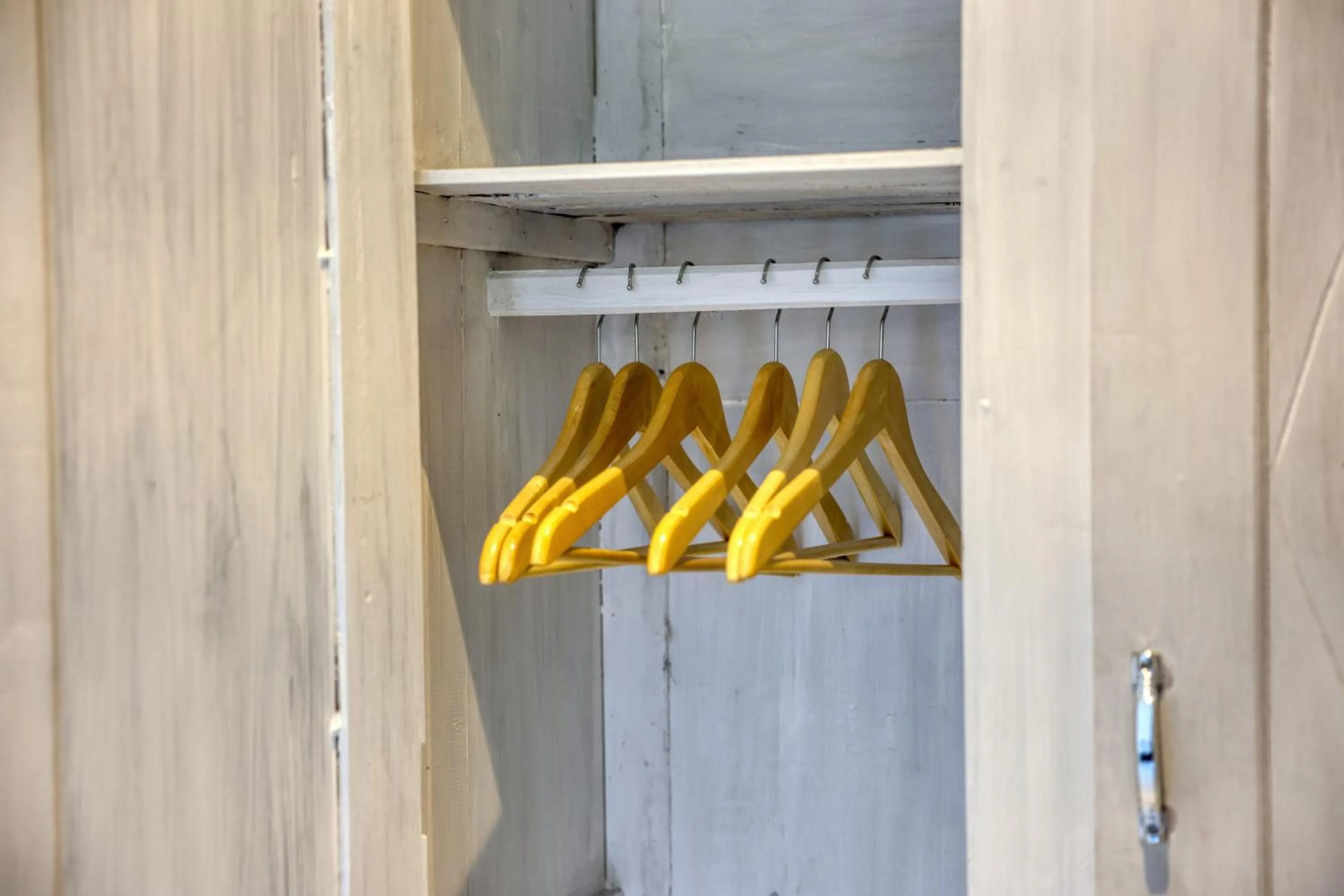 wardrobe in Adi Bungalow Nusa Penida