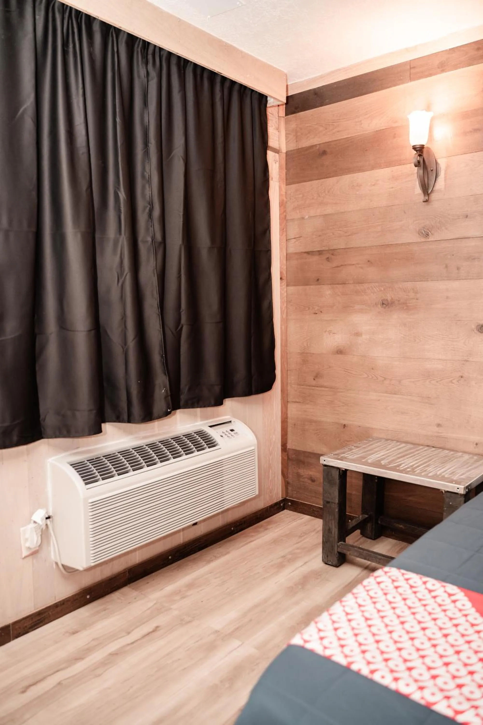 Bed in Provo Inn & Suites