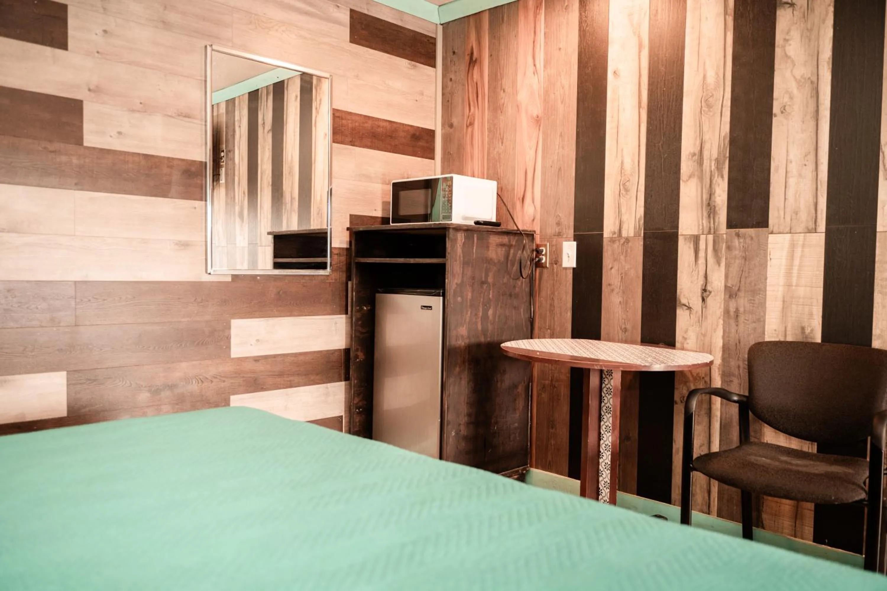 Bed in Provo Inn & Suites