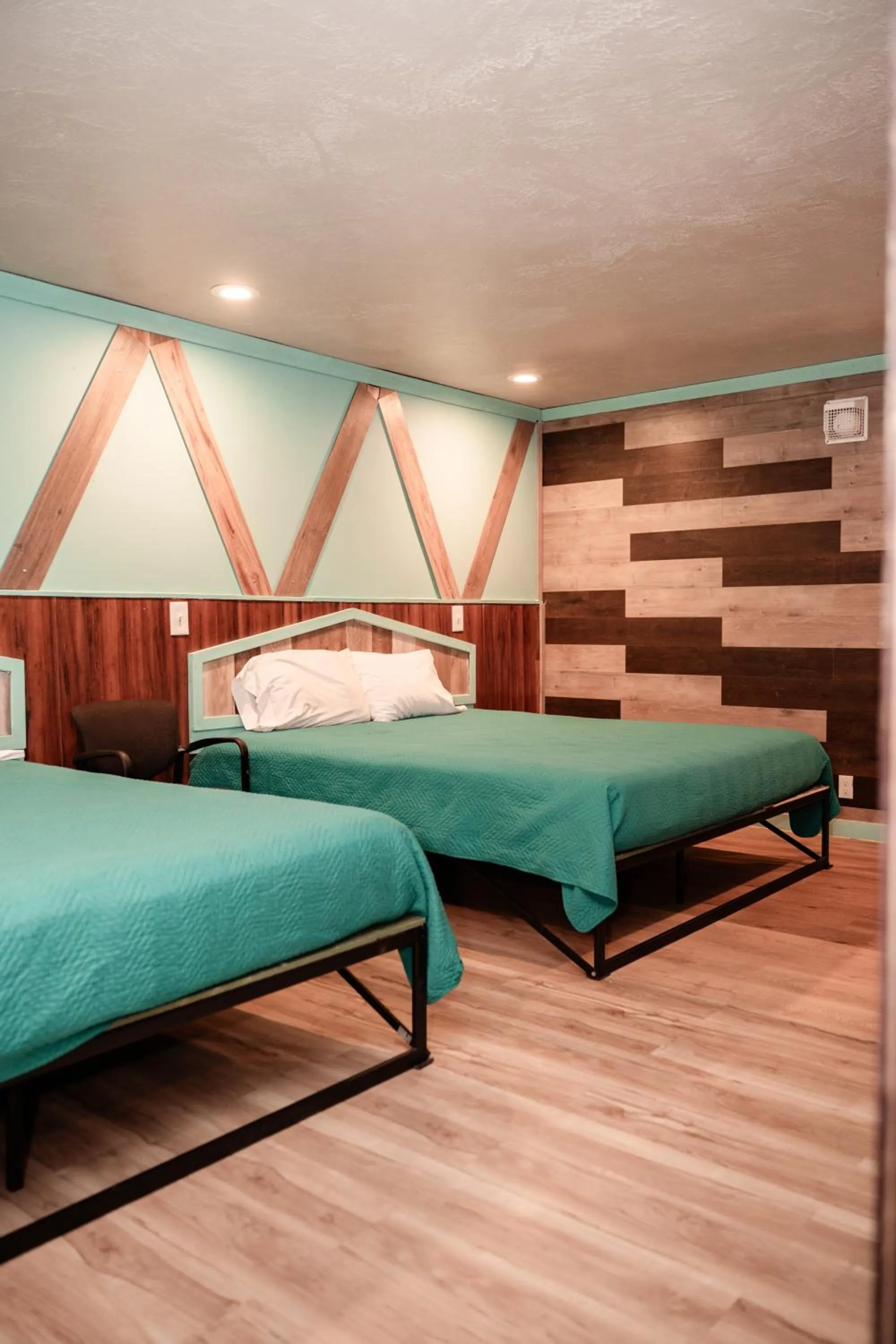 Bed in Provo Inn & Suites