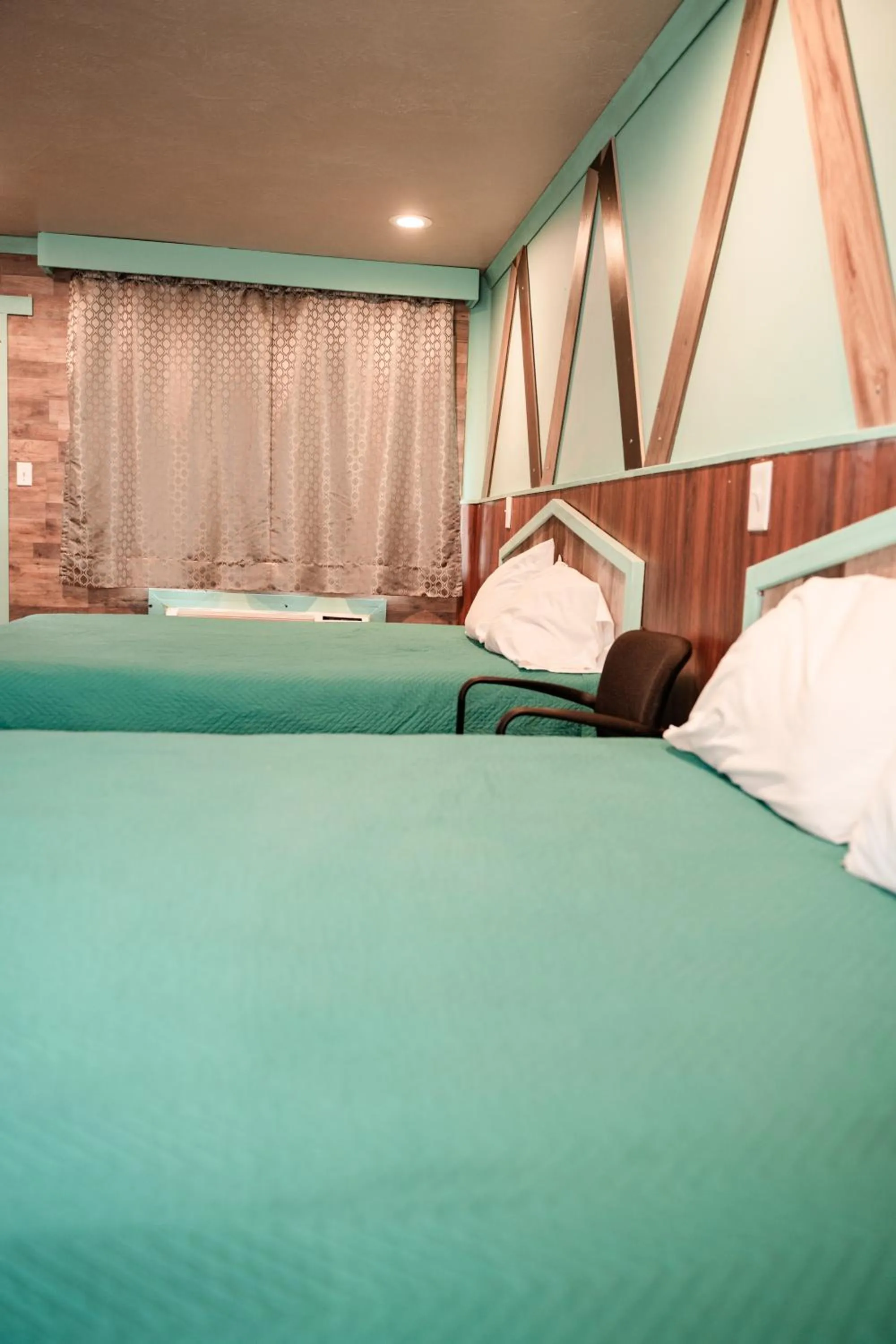 Bed in Provo Inn & Suites