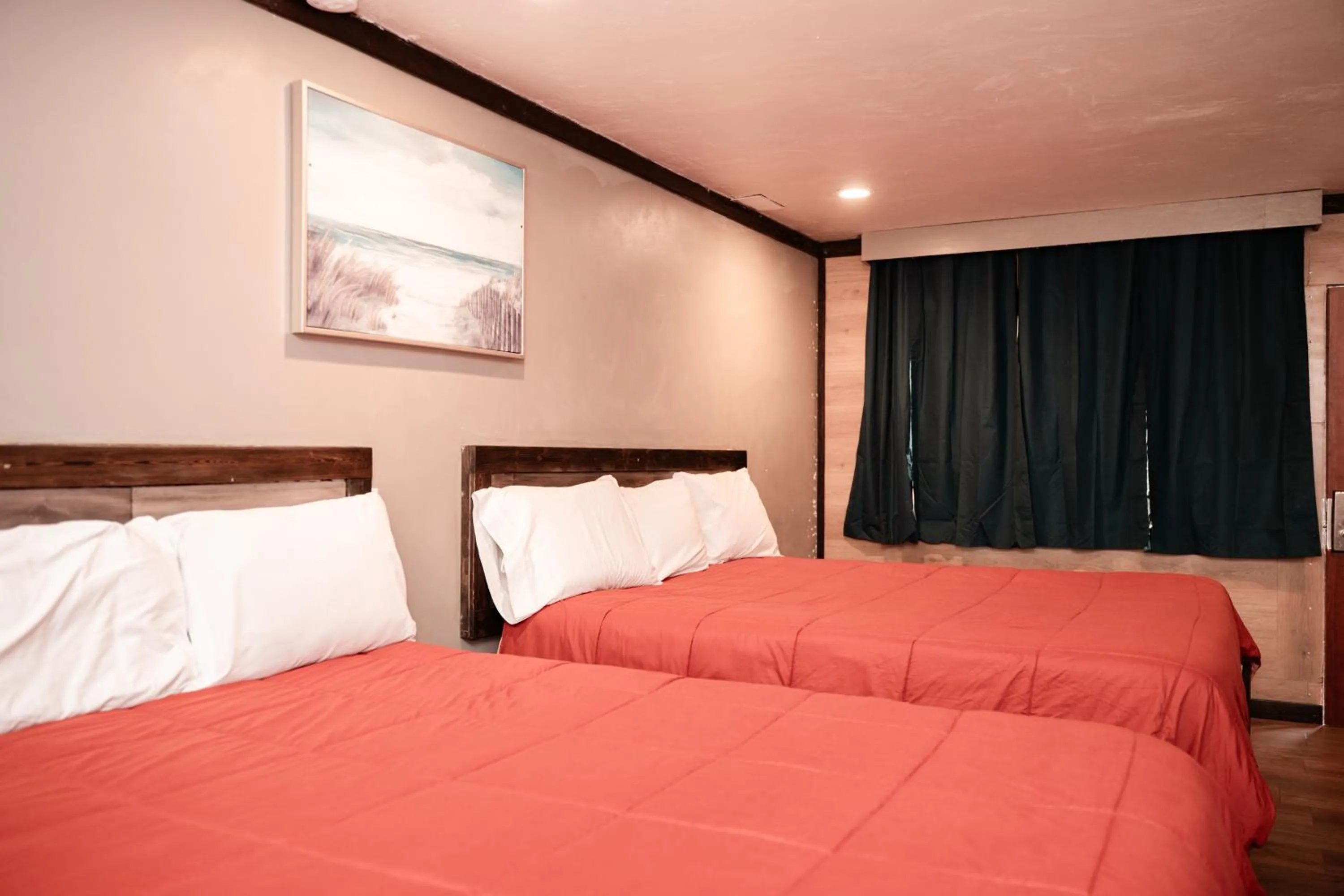 Bed in Provo Inn & Suites