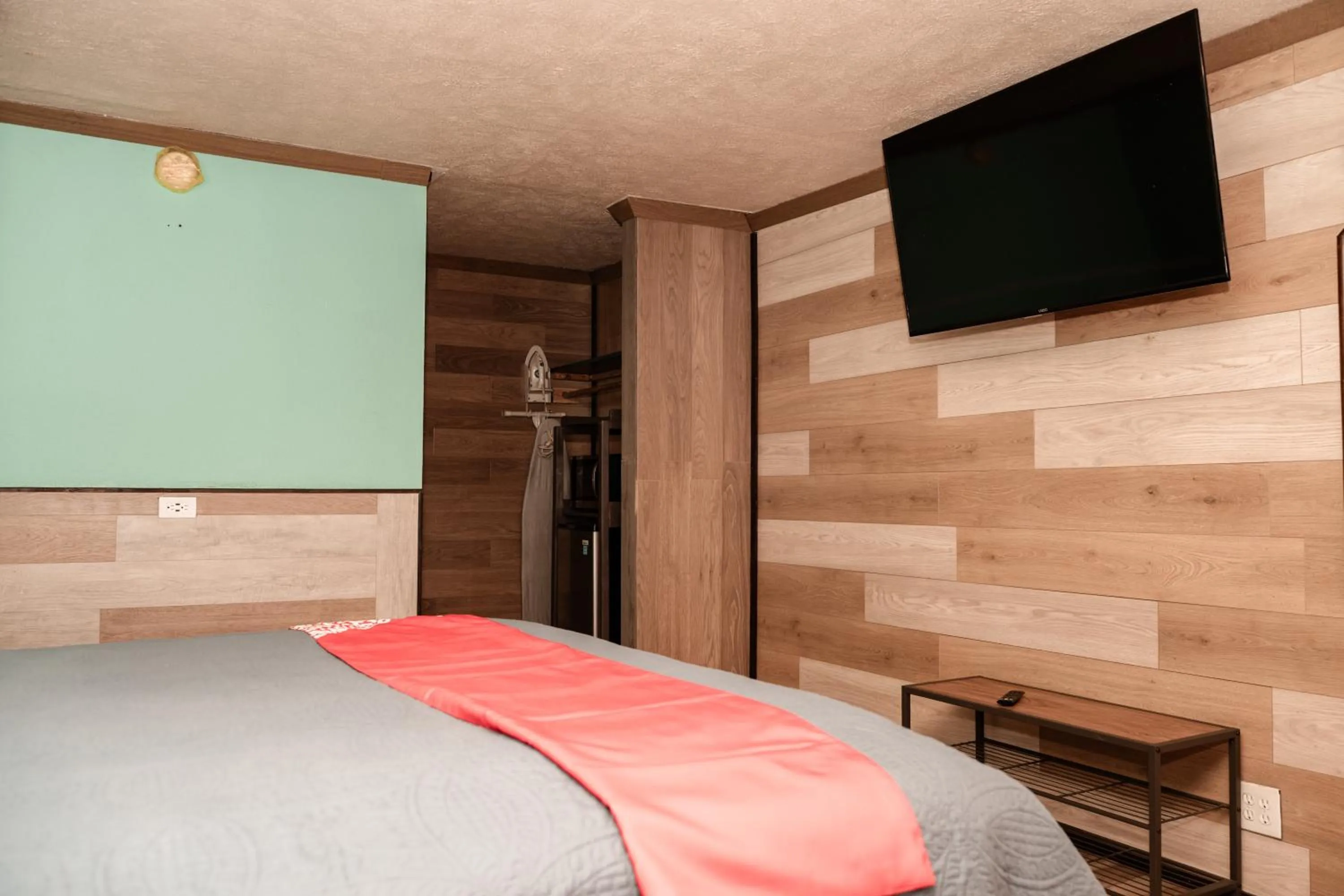 Bed in Provo Inn & Suites