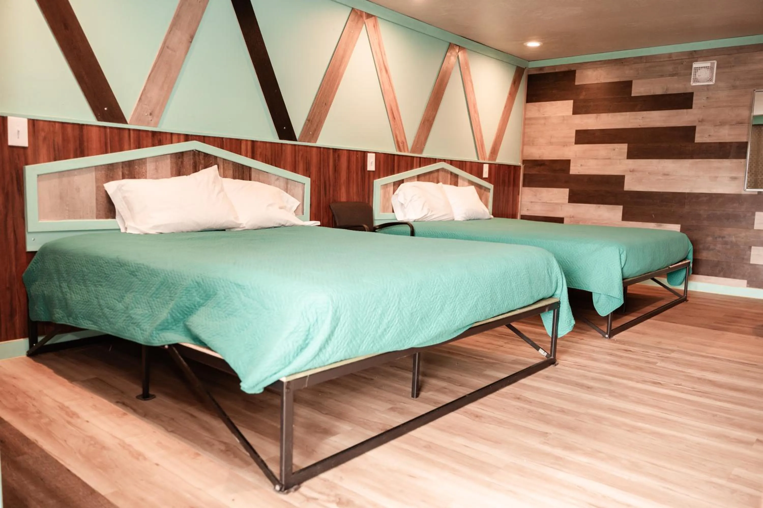 Bed in Provo Inn & Suites