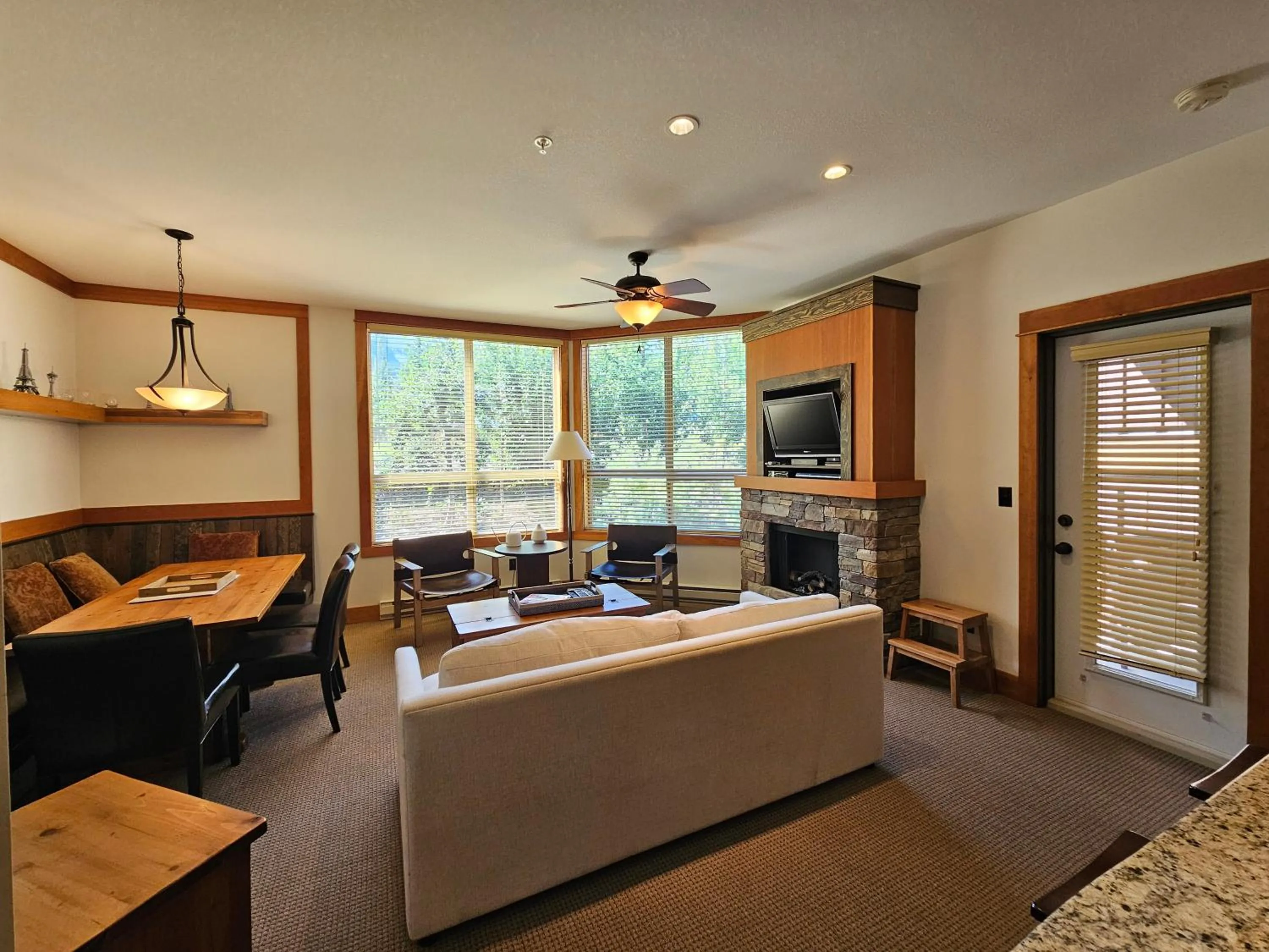 Timberline Lodges by Fernie Lodging Co