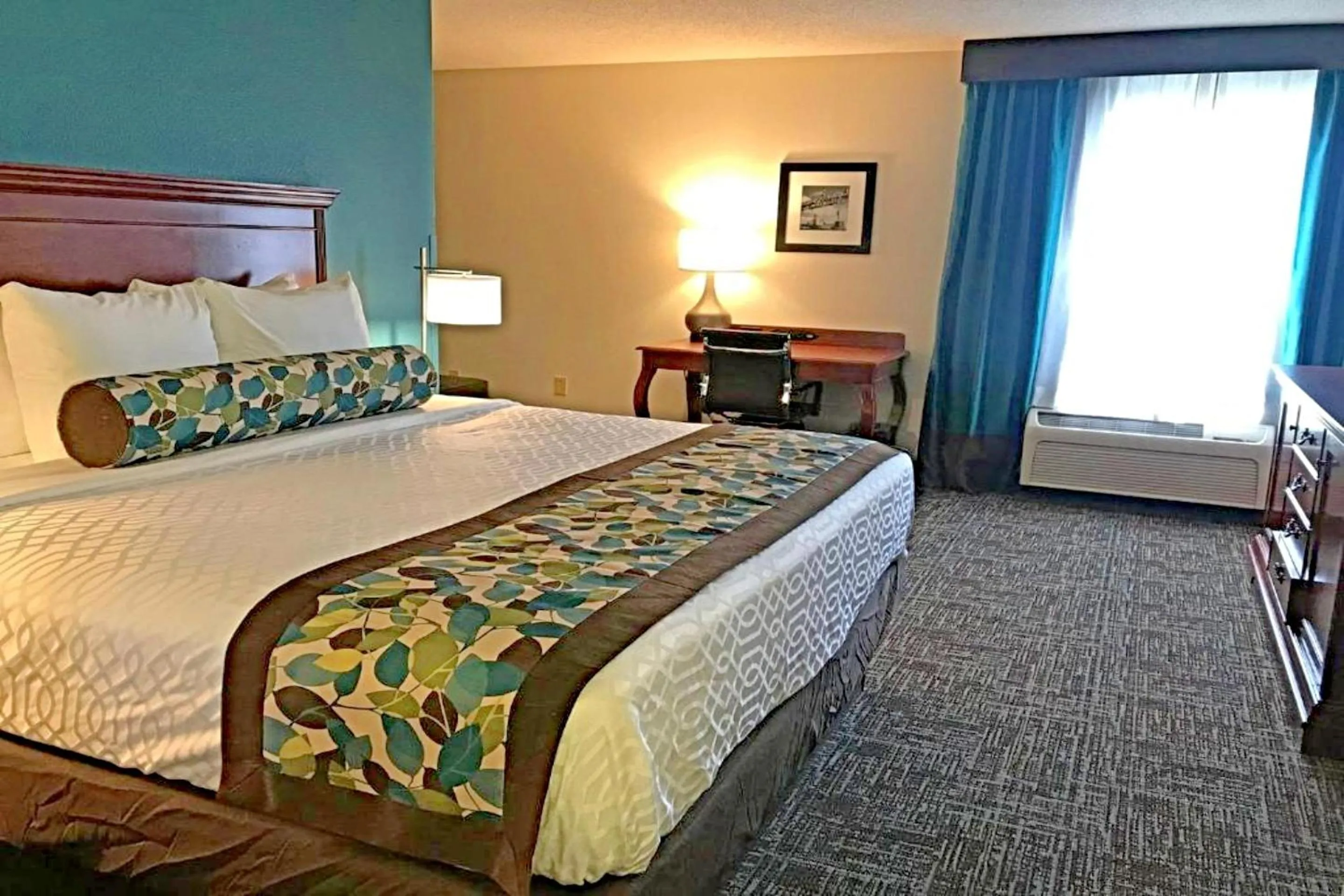Bed in Rodeway Inn & Suites