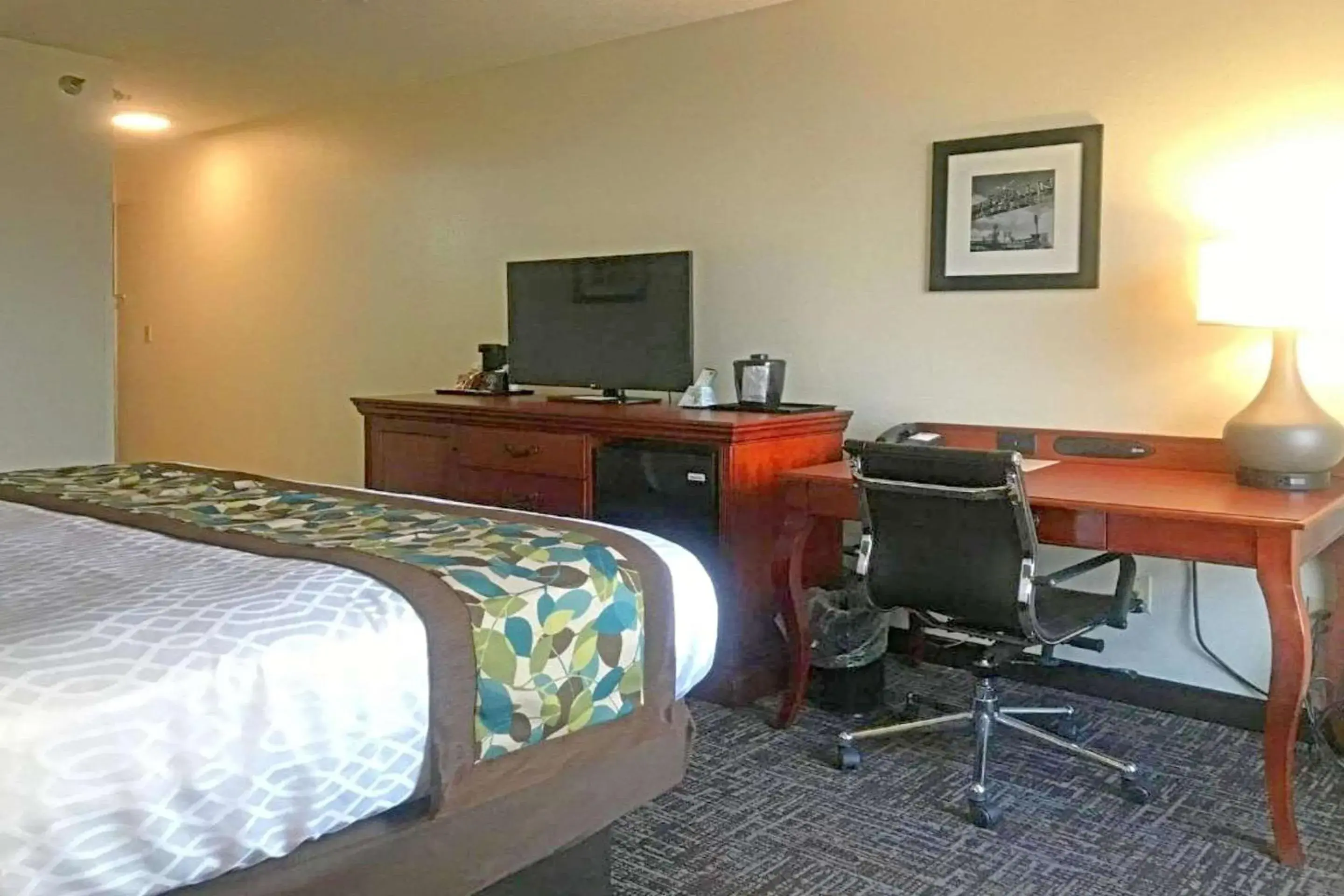 Bedroom in Rodeway Inn & Suites Bedroom in Rodeway Inn & Suites