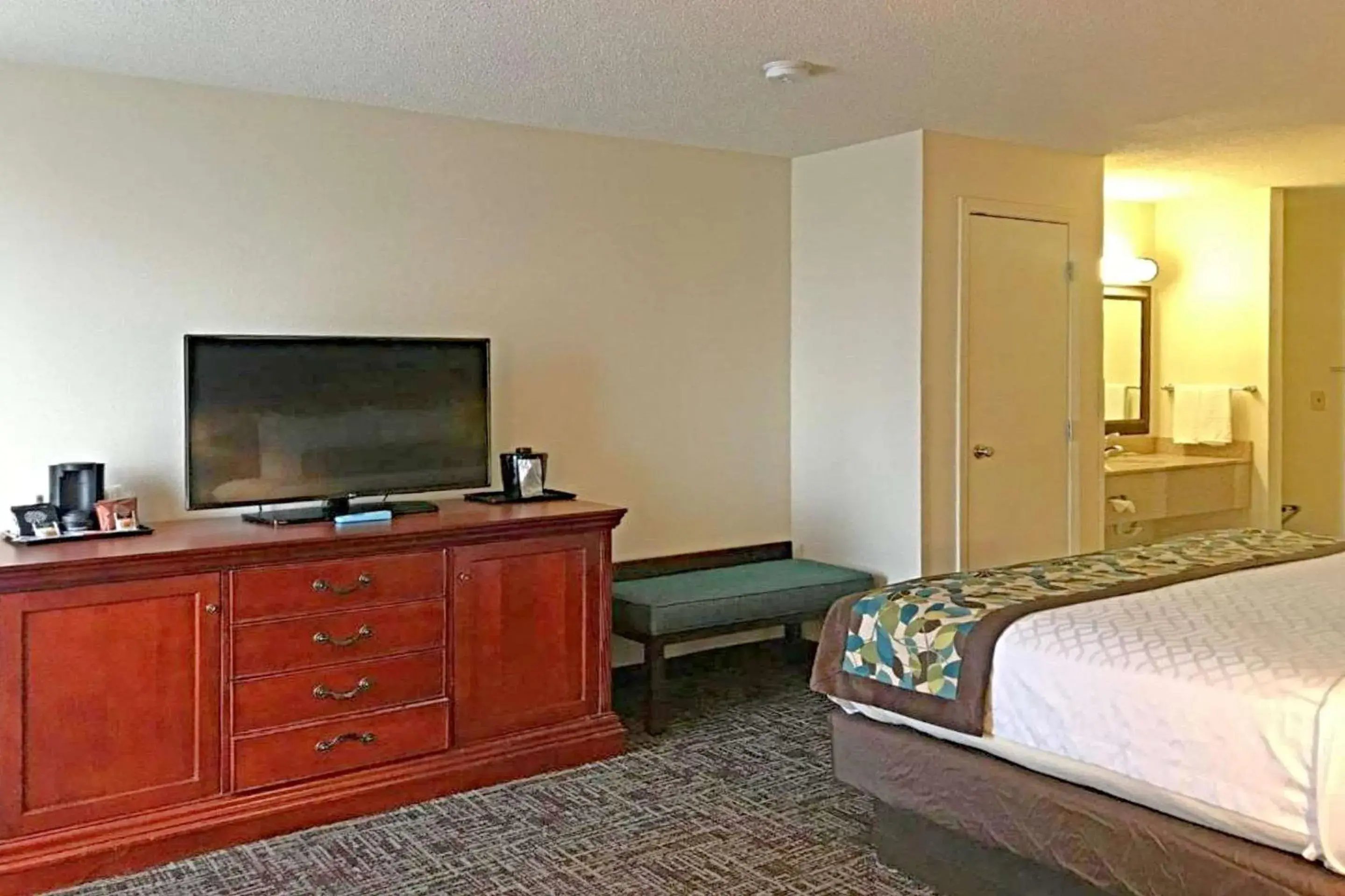 Bedroom in Rodeway Inn & Suites Bedroom in Rodeway Inn & Suites