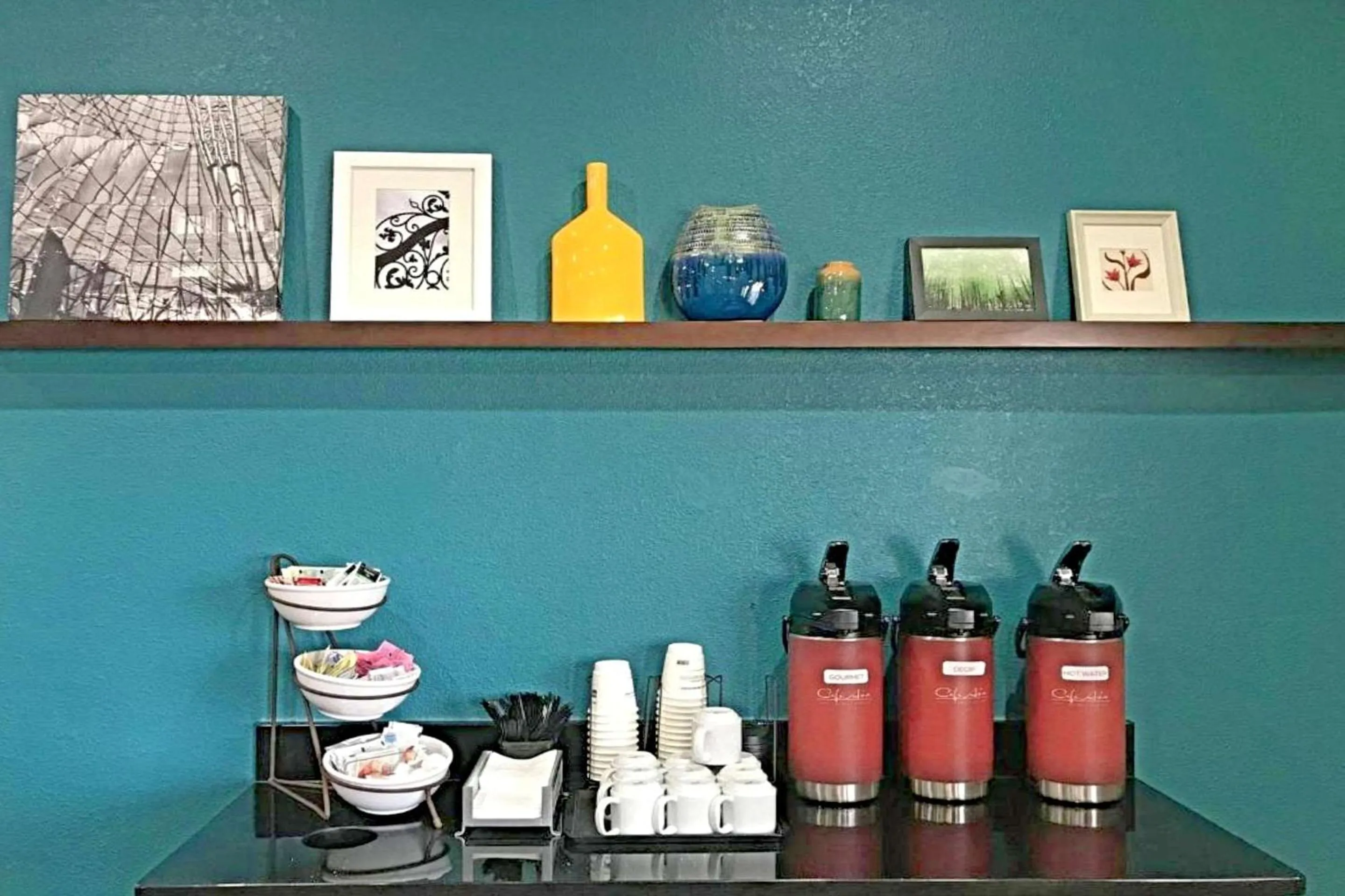 Breakfast in Rodeway Inn & Suites