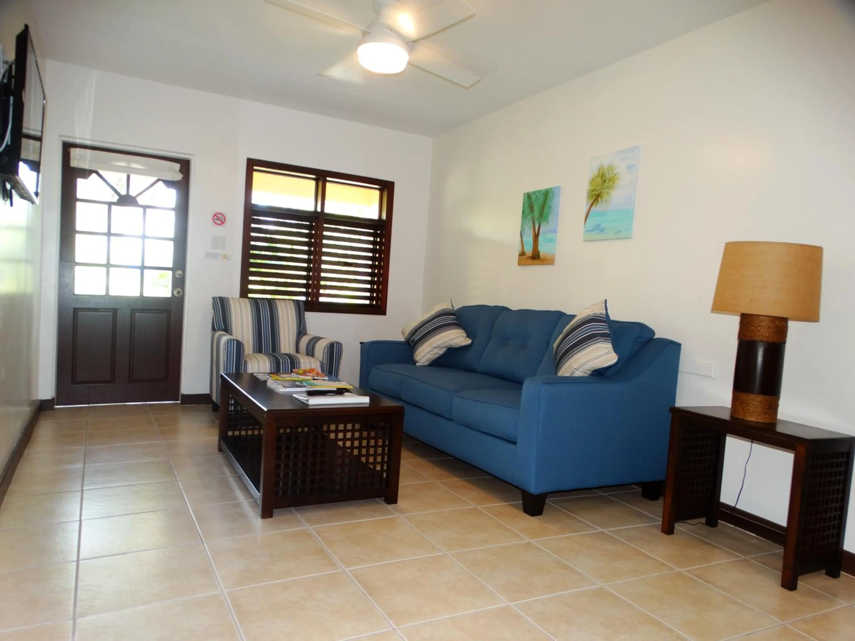 Dining area in Buccaneer Beach Club
