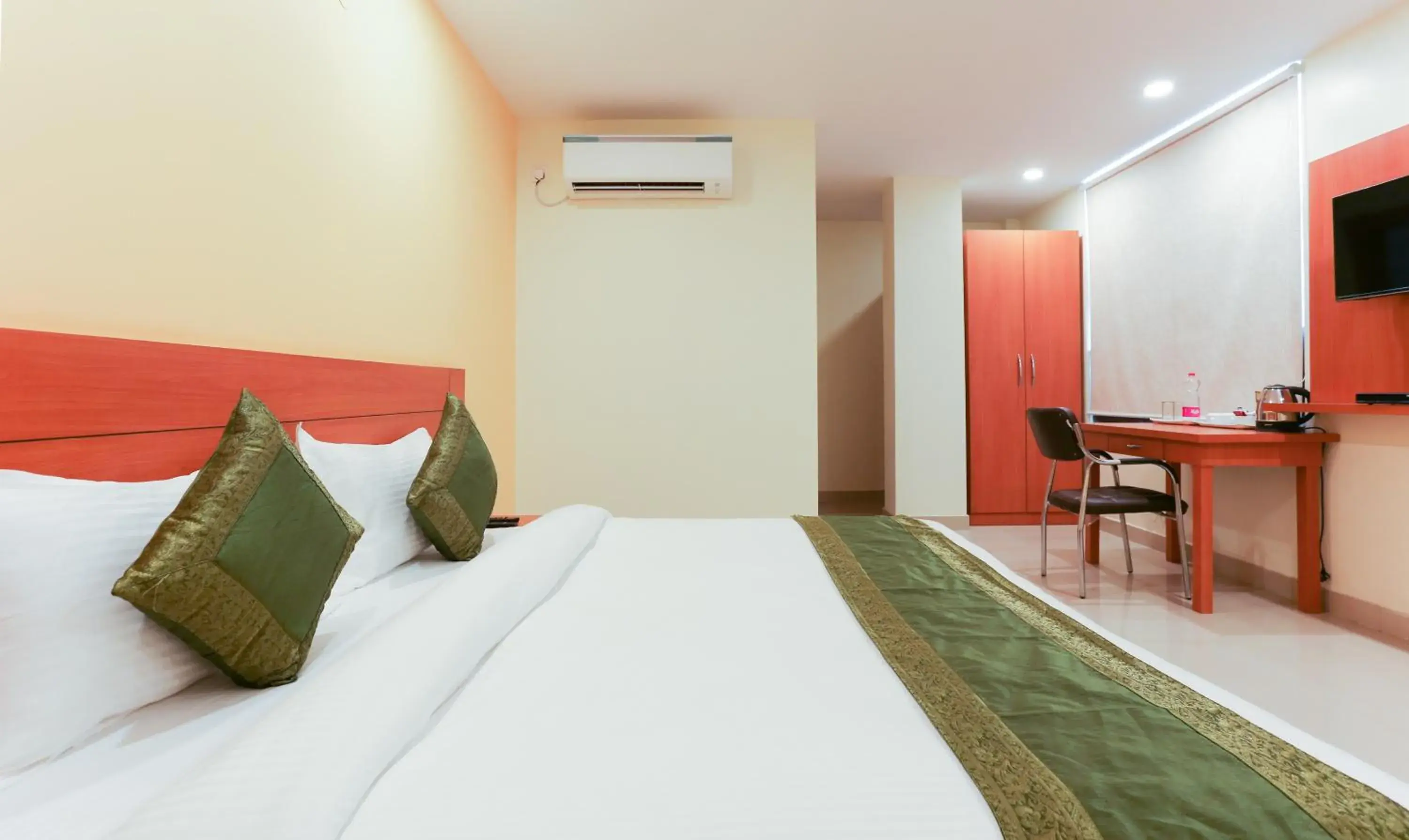 Bedroom, Bed in Hotel TMS Residency Bedroom, Bed in Hotel TMS Residency