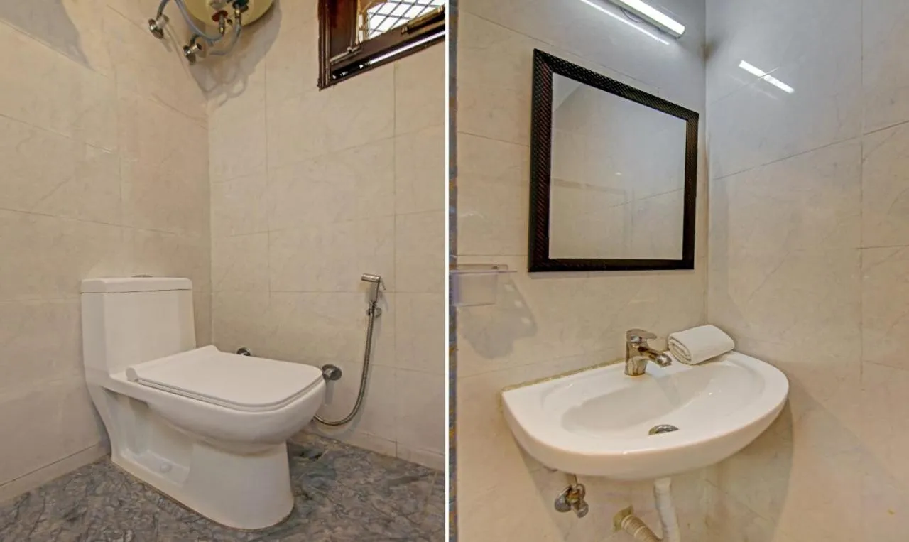 Toilet in Hotel TMS Residency