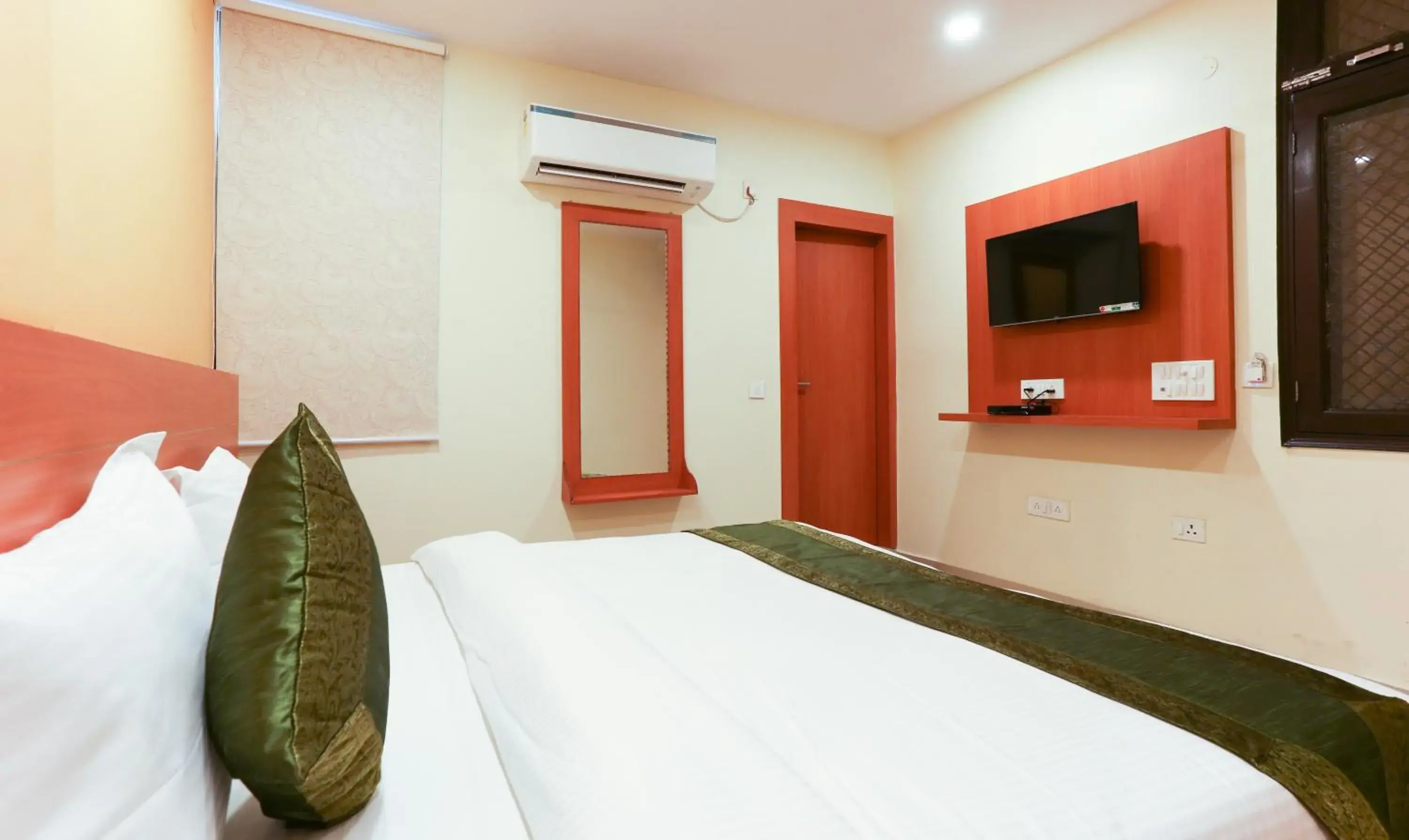 Bedroom, Bed in Hotel TMS Residency Bedroom, Bed in Hotel TMS Residency