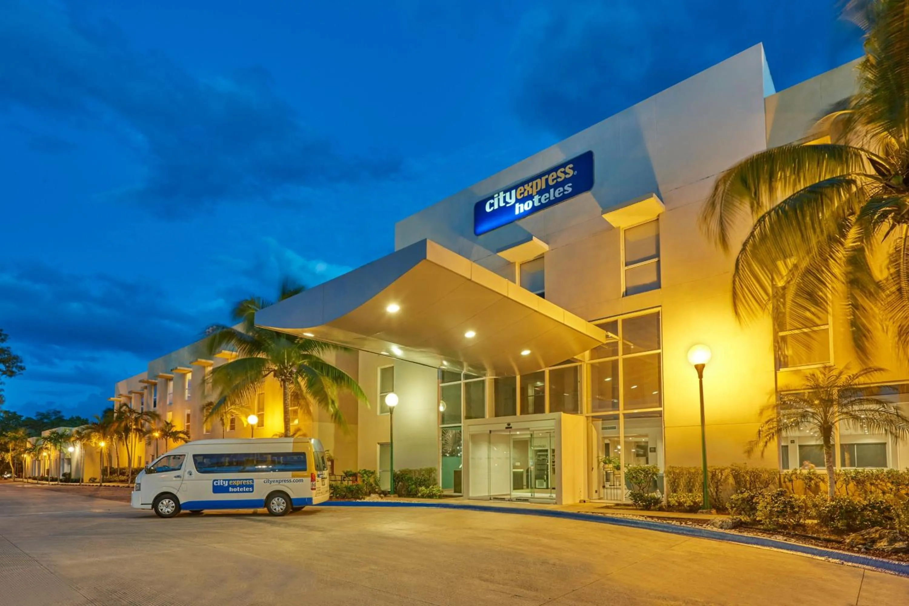 Property building in City Express by Marriott Playa del Carmen