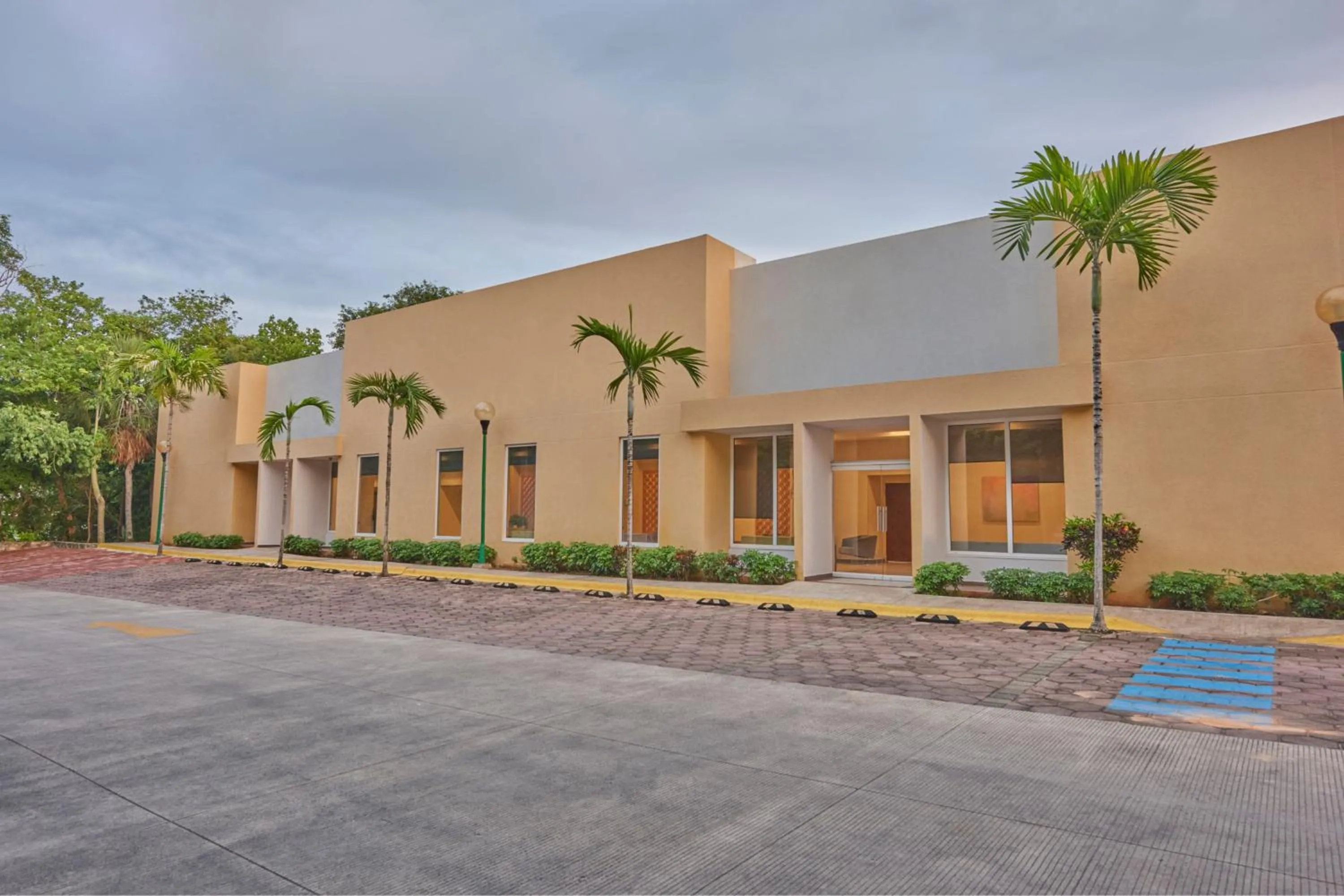 Property building in City Express by Marriott Playa del Carmen