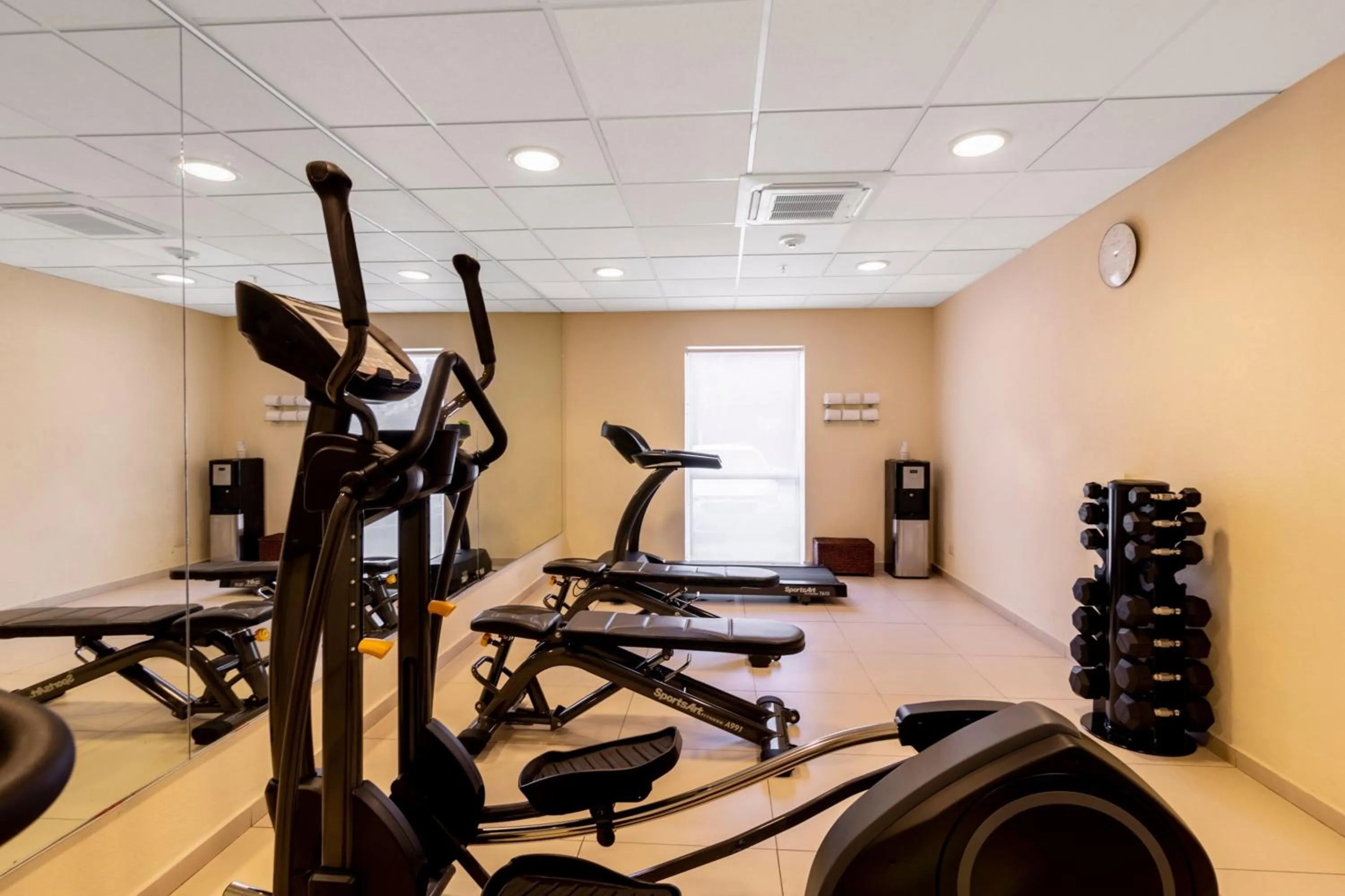 Fitness centre/facilities in City Express by Marriott Playa del Carmen