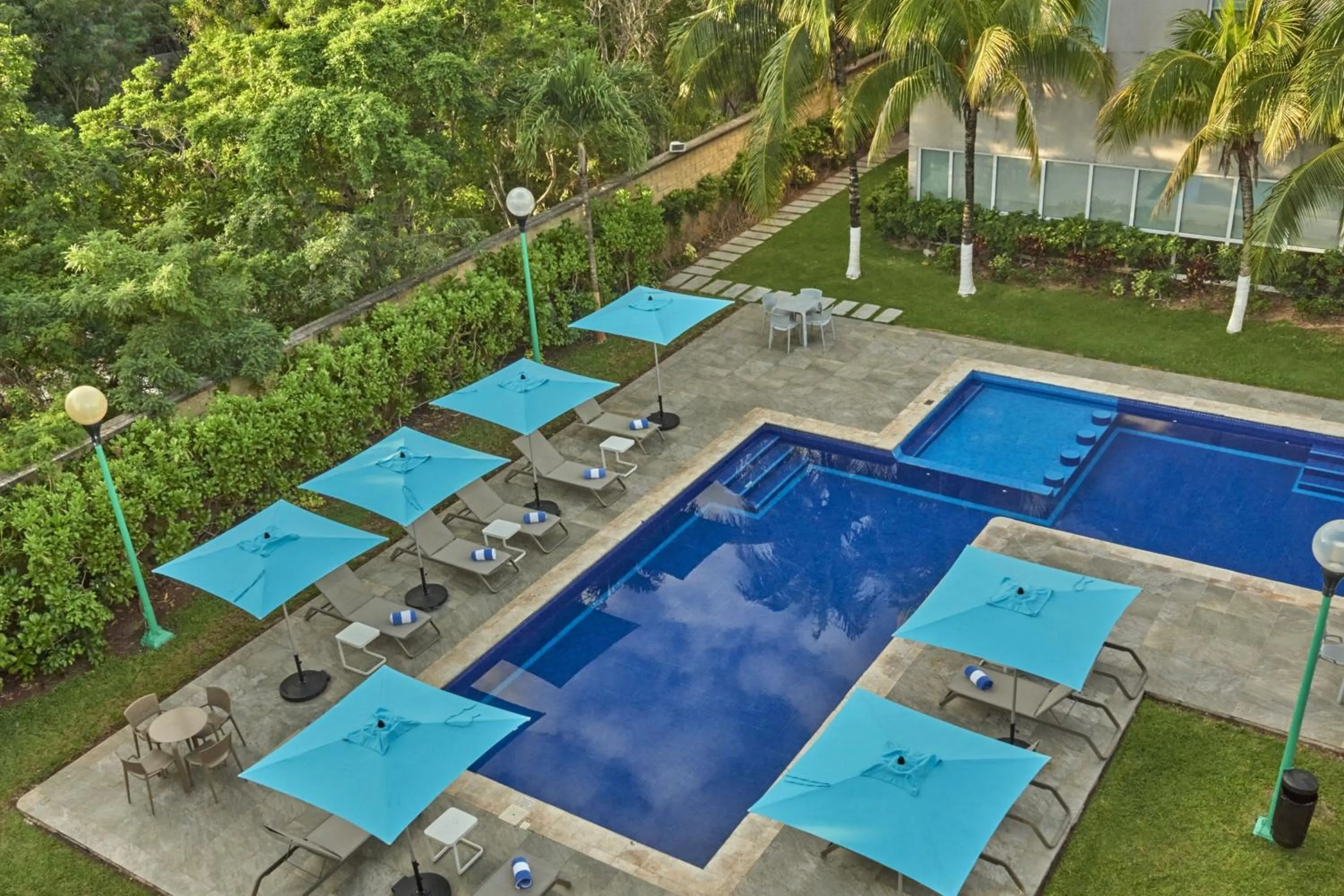 Swimming pool in City Express by Marriott Playa del Carmen