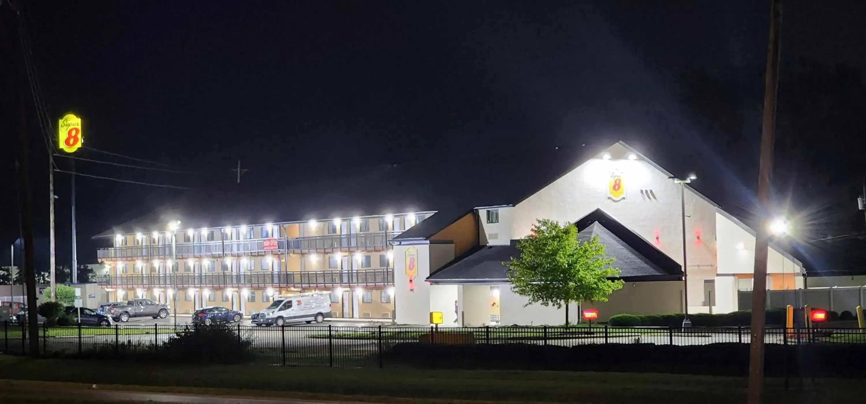 Property building in Super 8 by Wyndham Vandalia/Dayton International Airport Property building in Super 8 by Wyndham Vandalia/Dayton International Airport